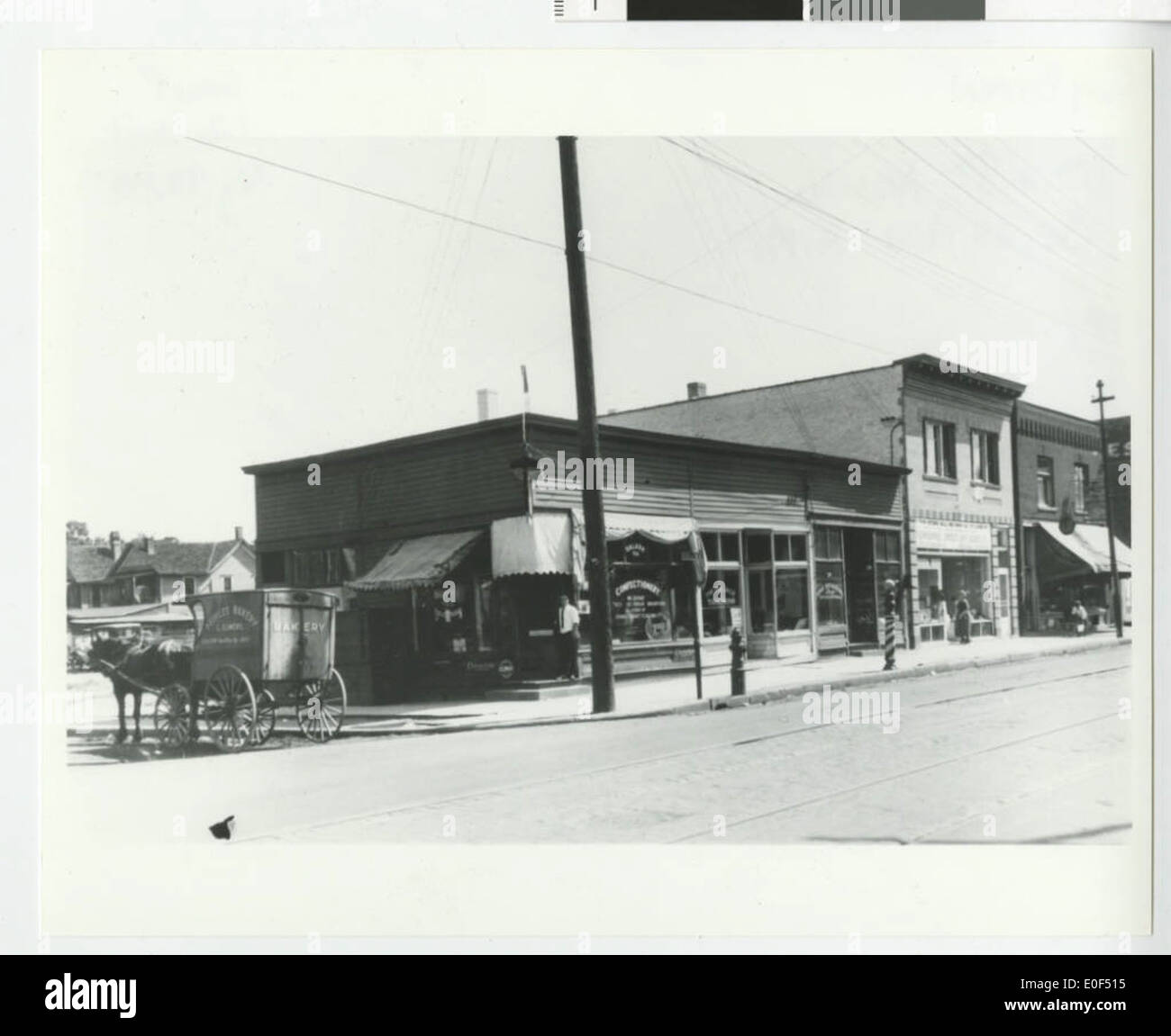 Schaufenster und Wagen am 6th Avenue North und 8th Avenue North, Minneapolis Stockfoto