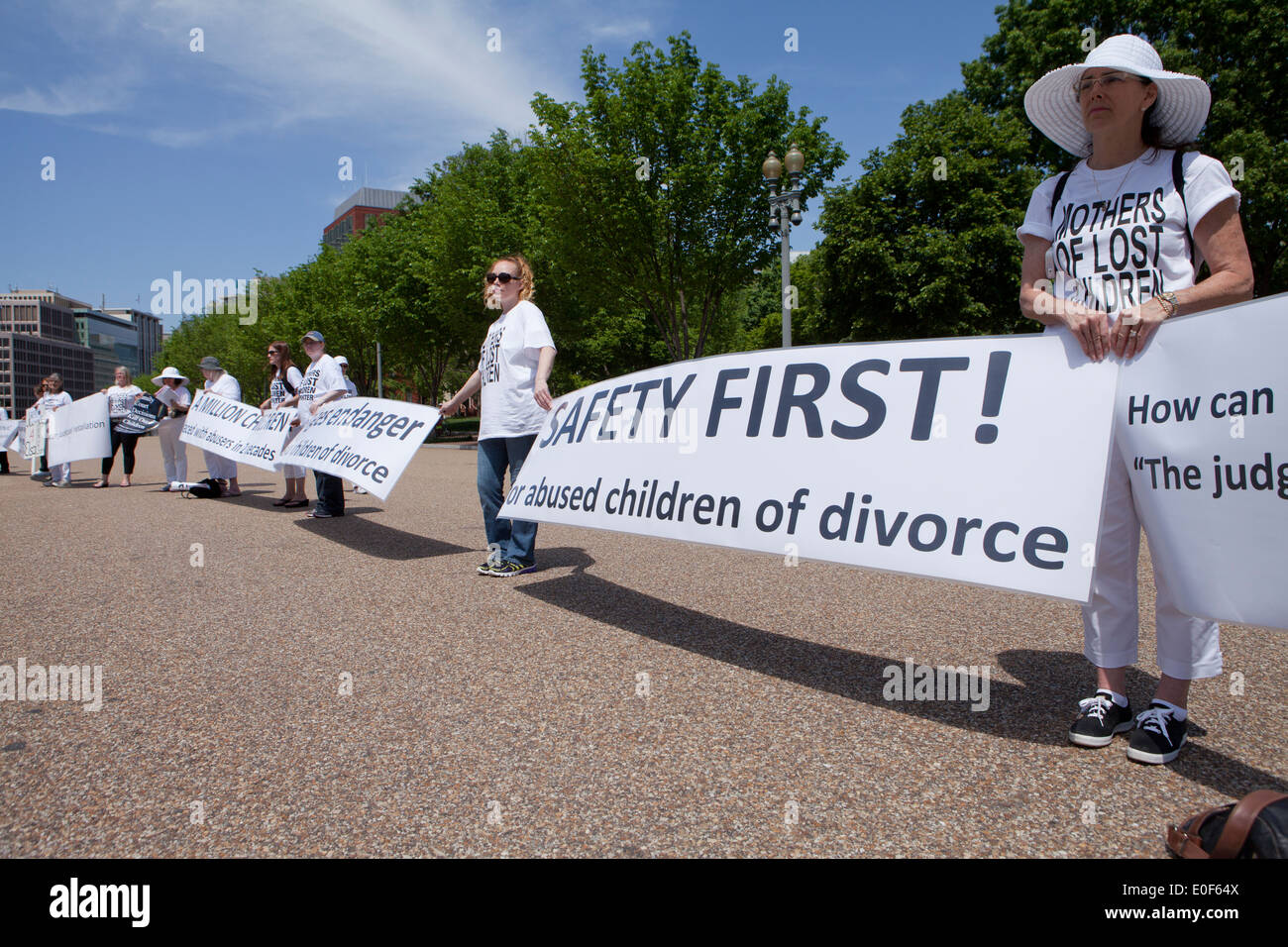 Mitglieder der Mütter der verlorenen Kinder protestieren in Washington, DC USA Stockfoto