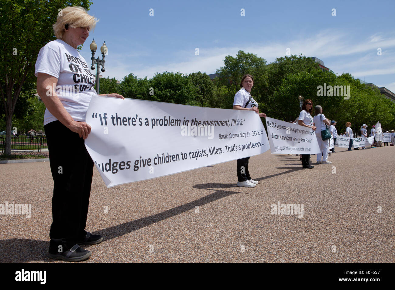 Mitglieder der Mütter der verlorenen Kinder protestieren in Washington, DC USA Stockfoto