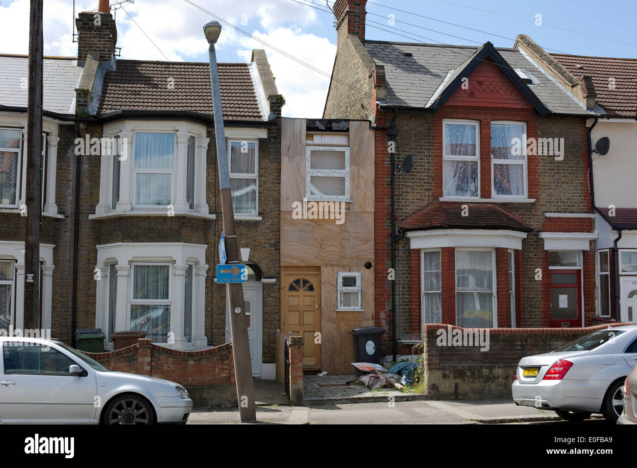 Schmale Haus, Leyton, Waltham Forest, Manor Road, London, 9. Mai 2014 Stockfoto