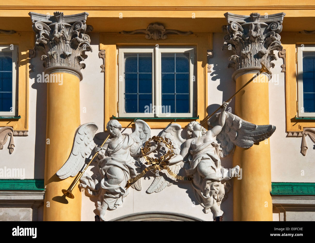Geflügelte Veredelungstechnik über Haupteingang im Wilanów Palast in Warschau, Polen Stockfoto