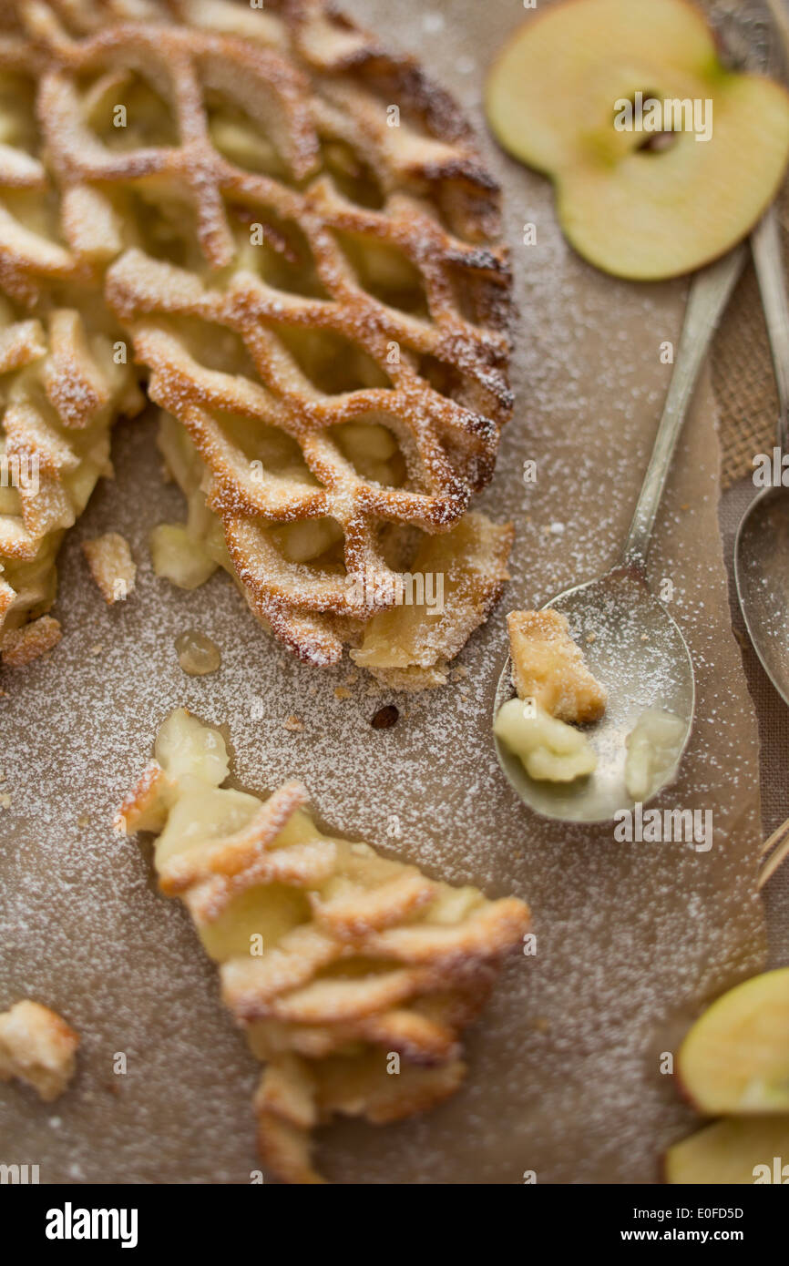 Ansicht Von Oben Apfelkuchen Gitter Mit Frischen Apfeln Stockfoto