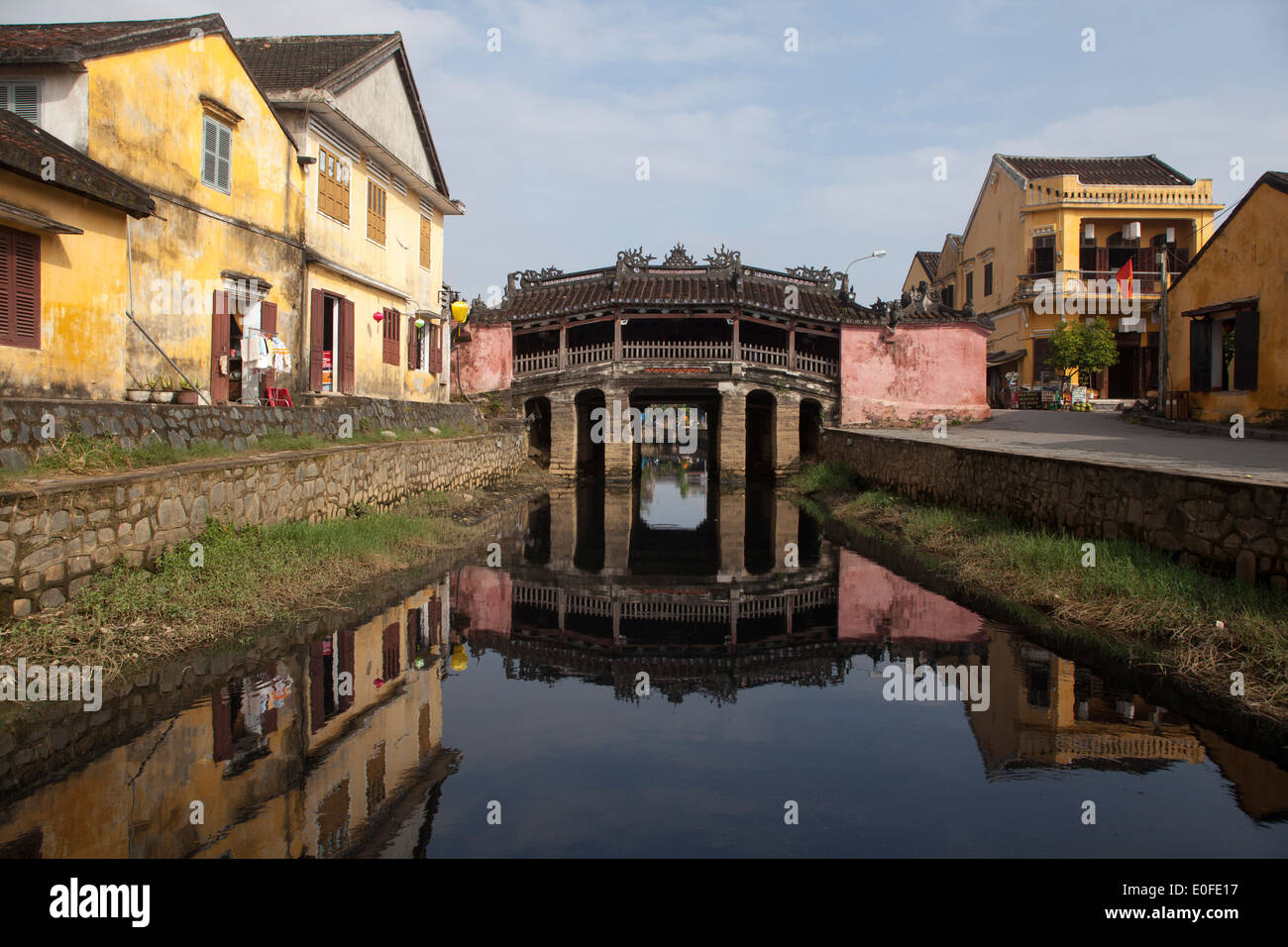 Chua Cau Temple Bridge (Japanische überdachte Brücke) in der historischen Altstadt von Hoi an Vietnam Stockfoto