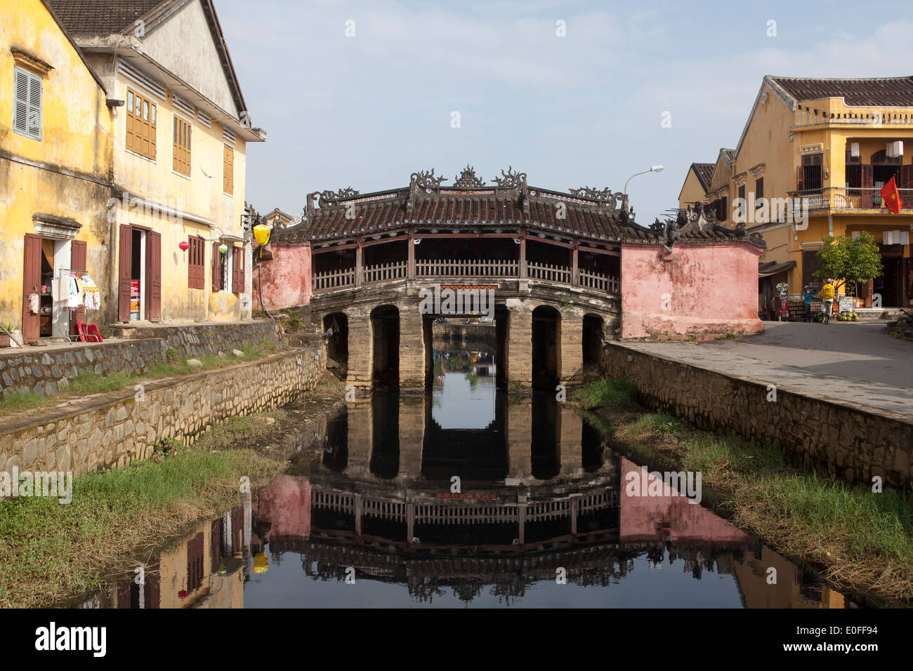 Chua Cau Temple Bridge (Japanische überdachte Brücke) in der historischen Altstadt von Hoi an Vietnam Stockfoto