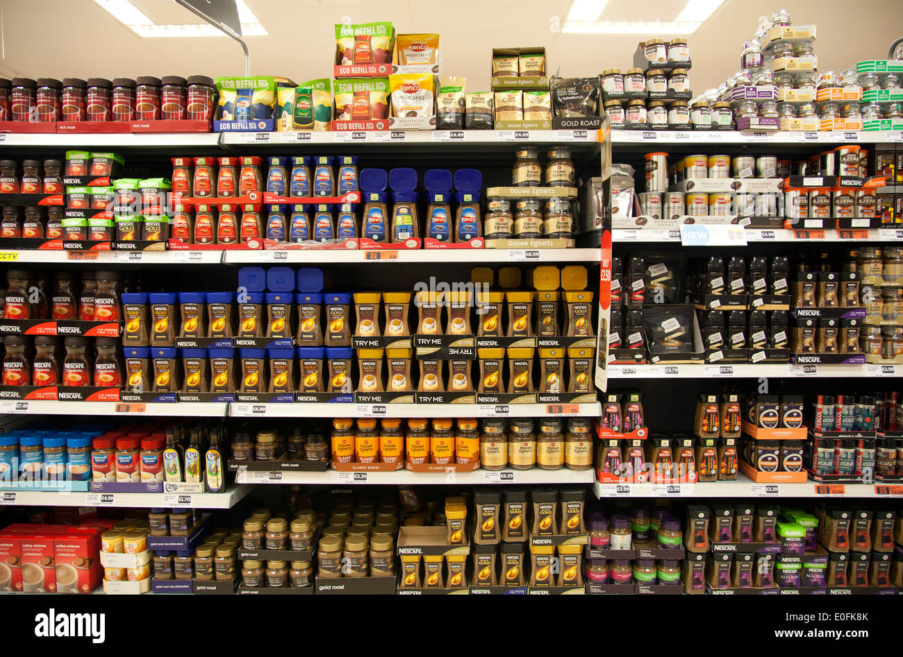 Regale kaffee supermarkt Fotos und Bildmaterial in hoher Auflösung