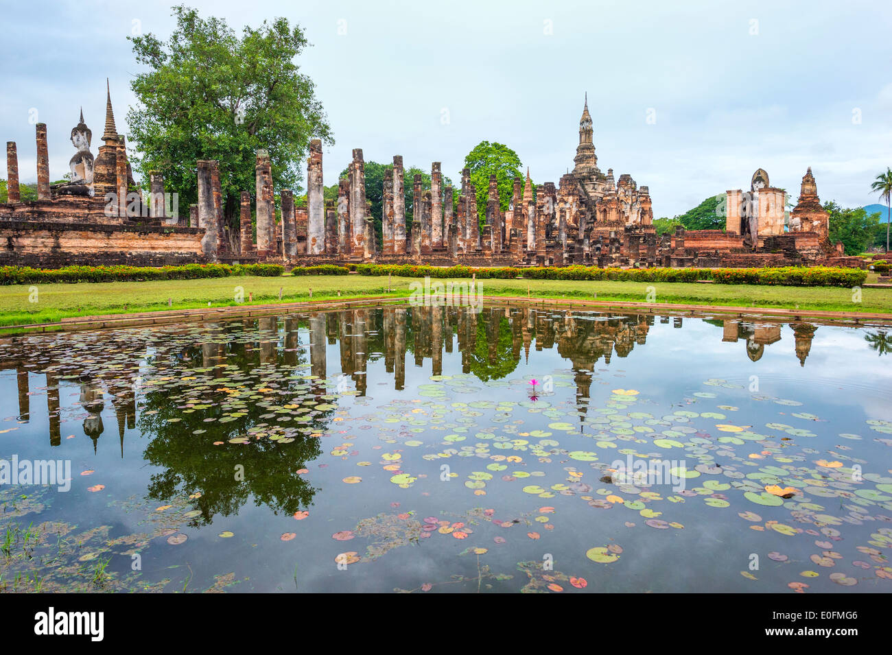 Tempelanlage Wat Mahathat, Sukhothai Historical Park, Thailand Stockfoto