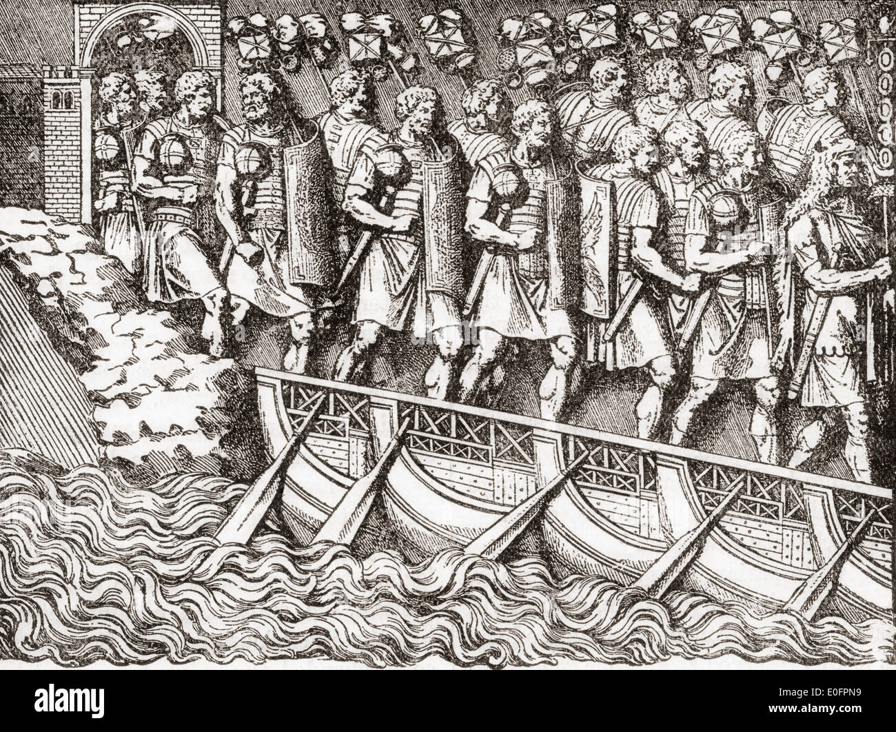Römische Soldaten überqueren eine Brücke der Boote von Trajans Säule. Stockfoto