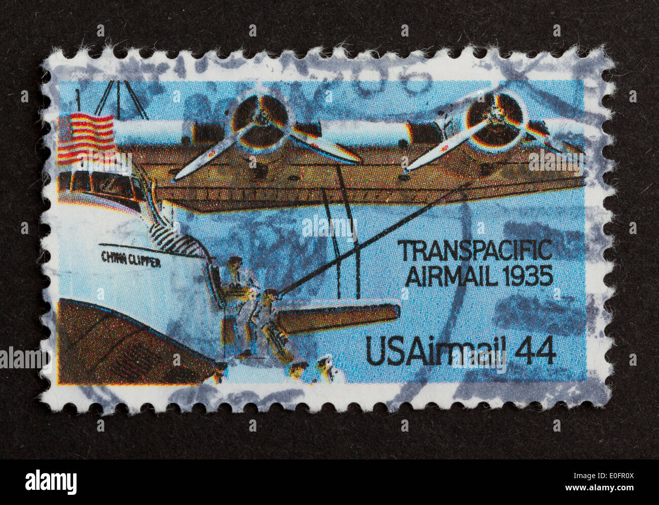 USA - ca. 1975: Briefmarke gedruckt in den USA zeigt eine Flugzeug aus dem Transpacidic Luftpost 1935, ca. 1975 Stockfoto