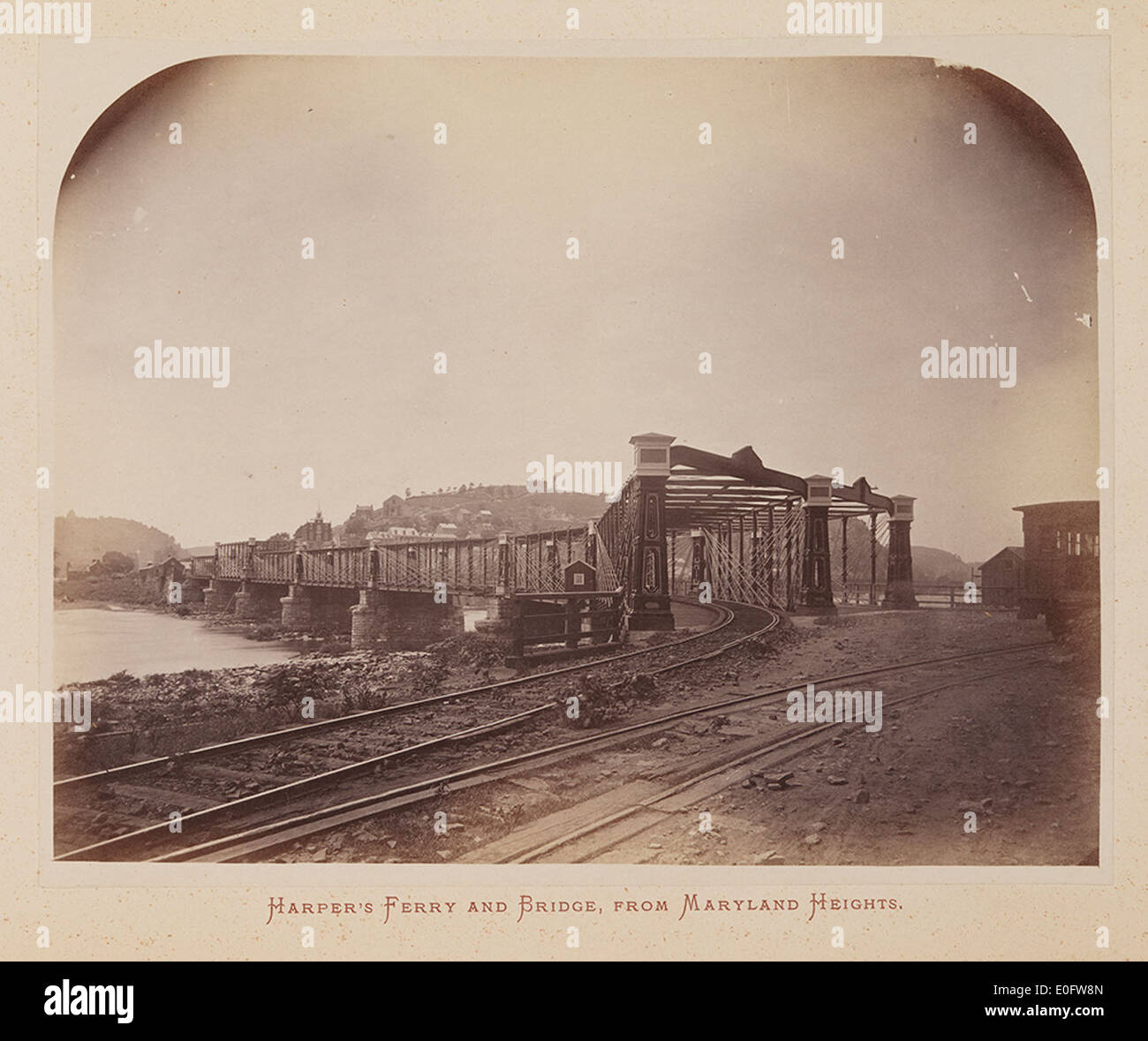 Harper's Ferry und die Brücke von Maryland Heights. Stockfoto