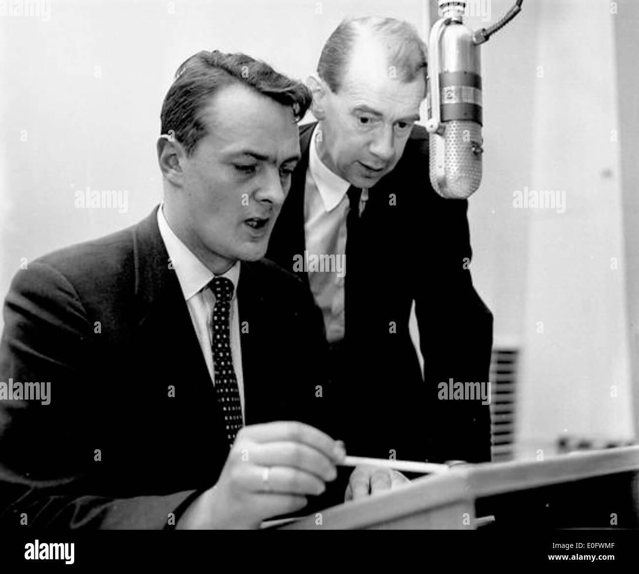 Erik Bye Og Otto Nilsen ich Radiostudio 13. März 1958. Stockfoto