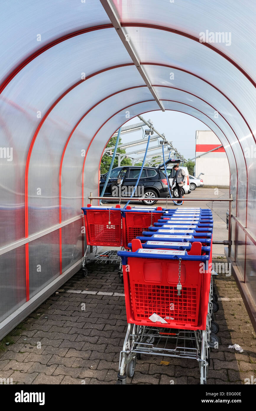 Supermarkt-Einkaufswagen Köln Stockfoto