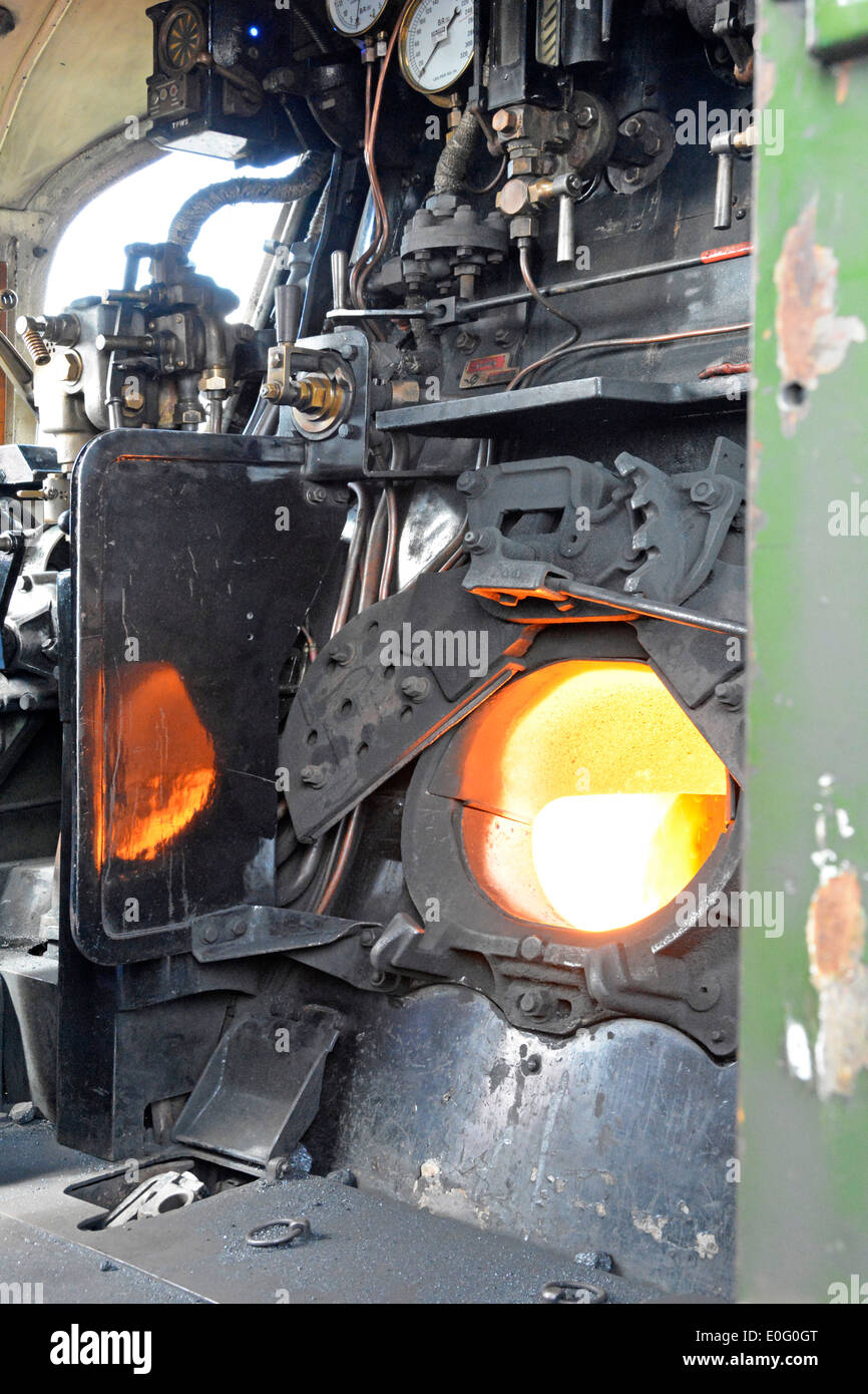 Fußplatte und firebox von bis gedämpft erhaltene Dampfmaschine 34046 Brannenburg am Bahnhof Banbury Oxfordshire England Großbritannien Stockfoto