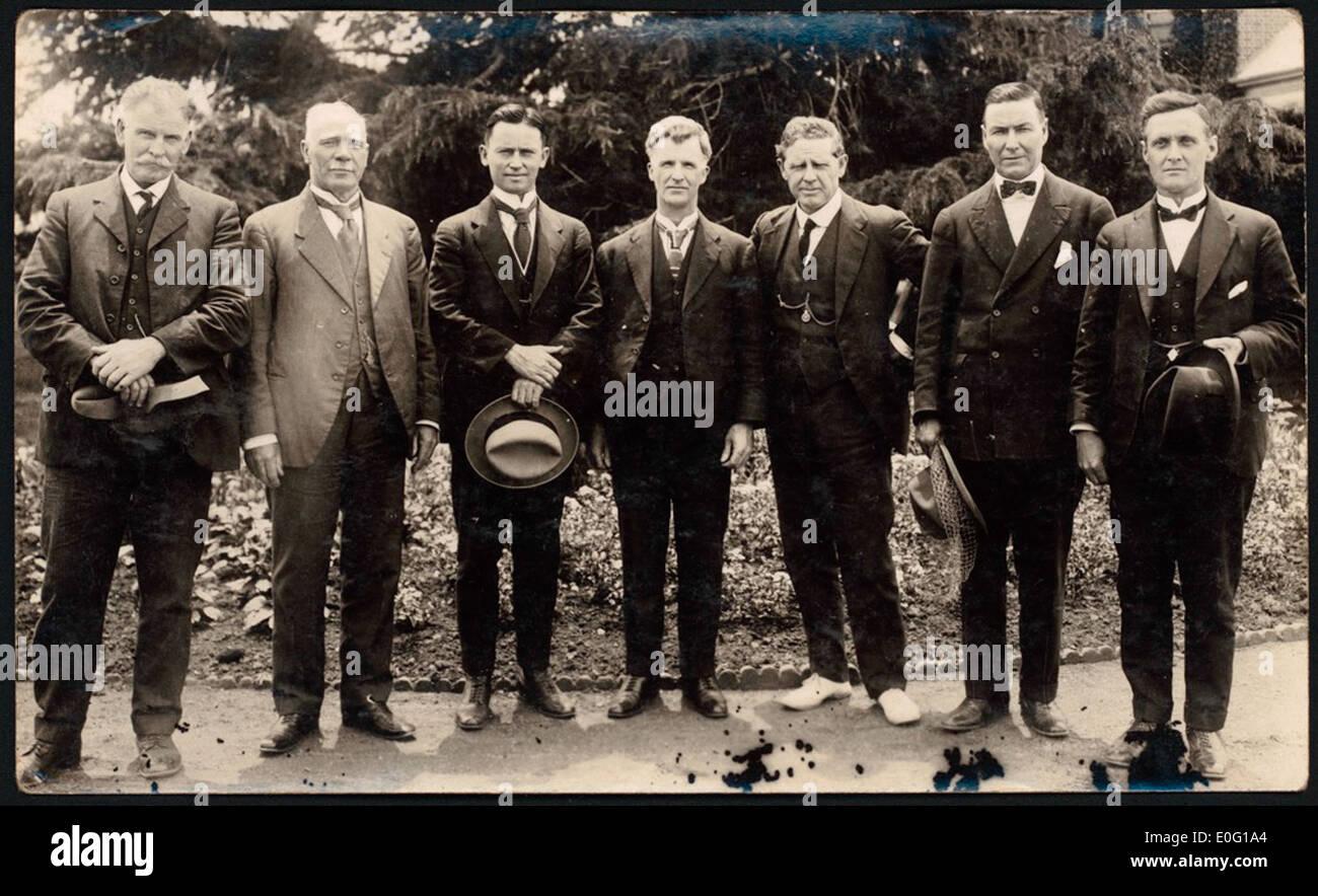 [Group Portrait von James Fenton, Edward Riley, Francis Forde, James Scullin, Frank Brennan, William Maloney und Norman Makin, Canberra, 1920, 1] Stockfoto