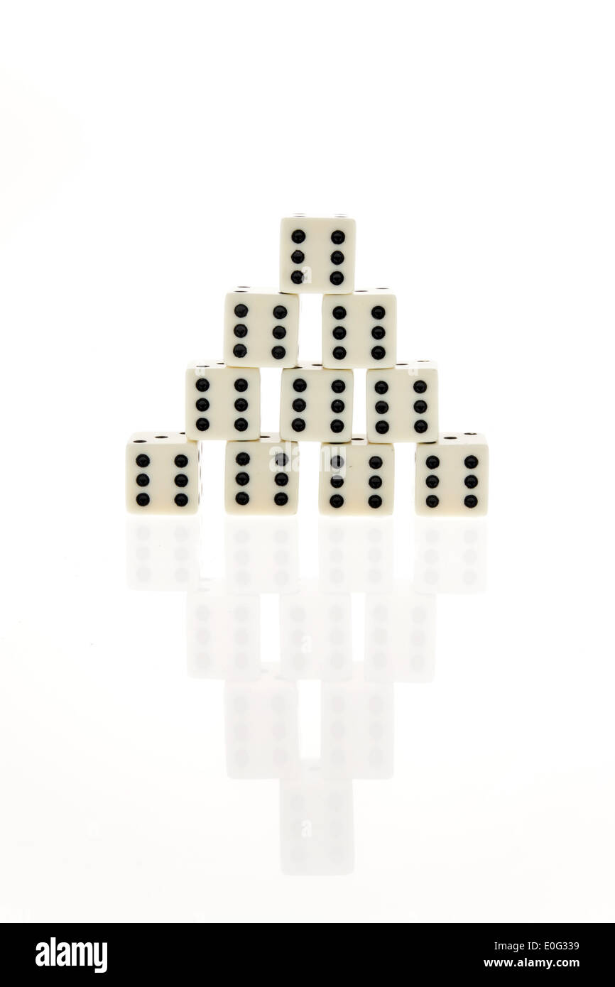 Viele Würfel eines Theaterstücks. Sechser. Viel Glück und Erfolg in den spielen, Viele Wuerfel Eines Spieles. Sechser. Glueck Und Erfolg Im Spiel. Stockfoto
