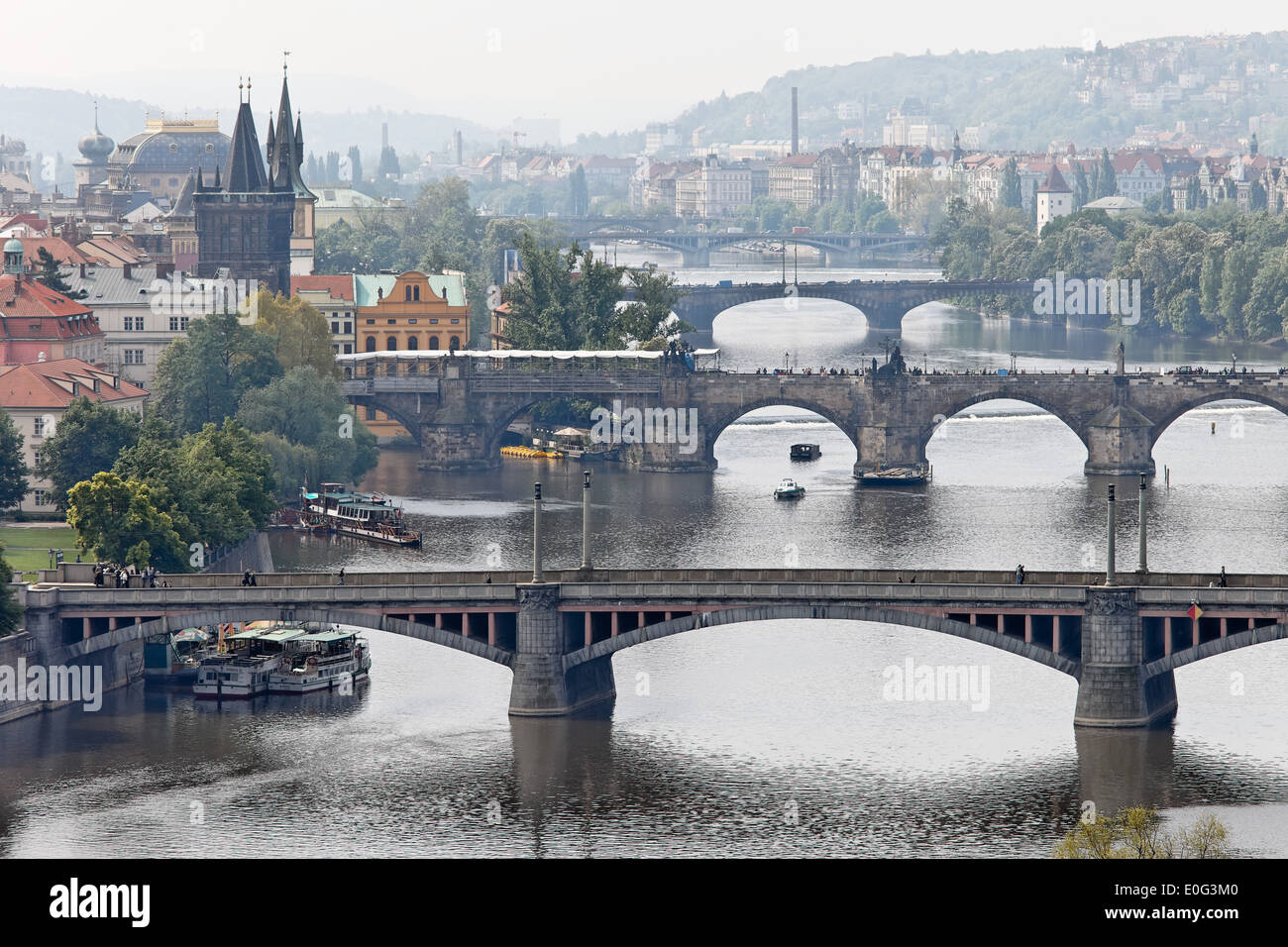 Brücken über die Moldau in Prag, Tschechische Republik, Tisches schlug Die Moldau in Prag, Tschechische Republik Stockfoto