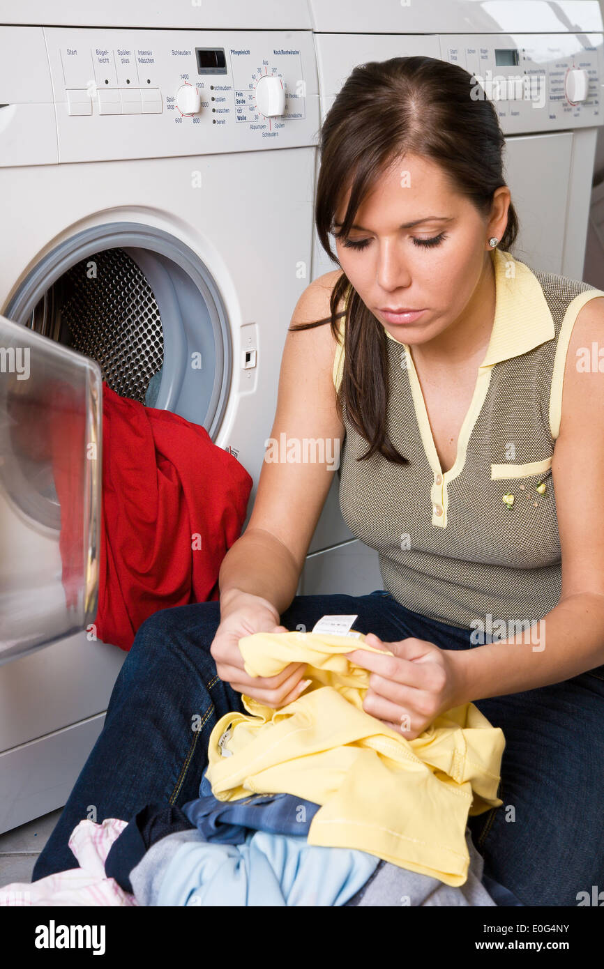 Waschanleitung lesen, Waschanleitung lesen Stockfoto