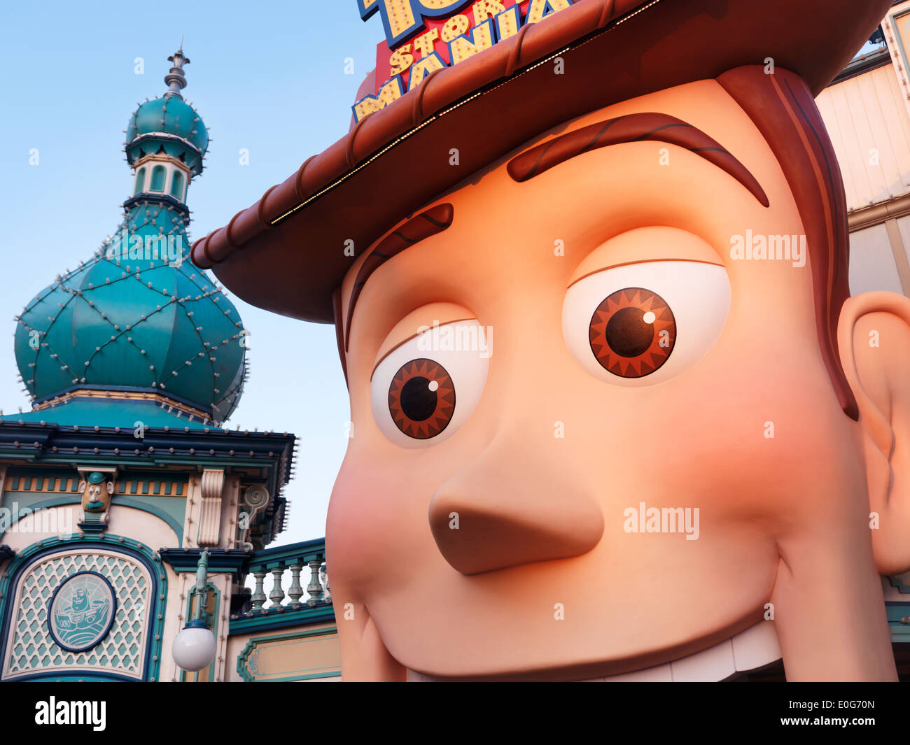 Cowboy Woody Toy Story unter dem Motto Top-Attraktion im Toyville Trolley Park, Tokyo Disneysea in Gesicht. Japan. Stockfoto