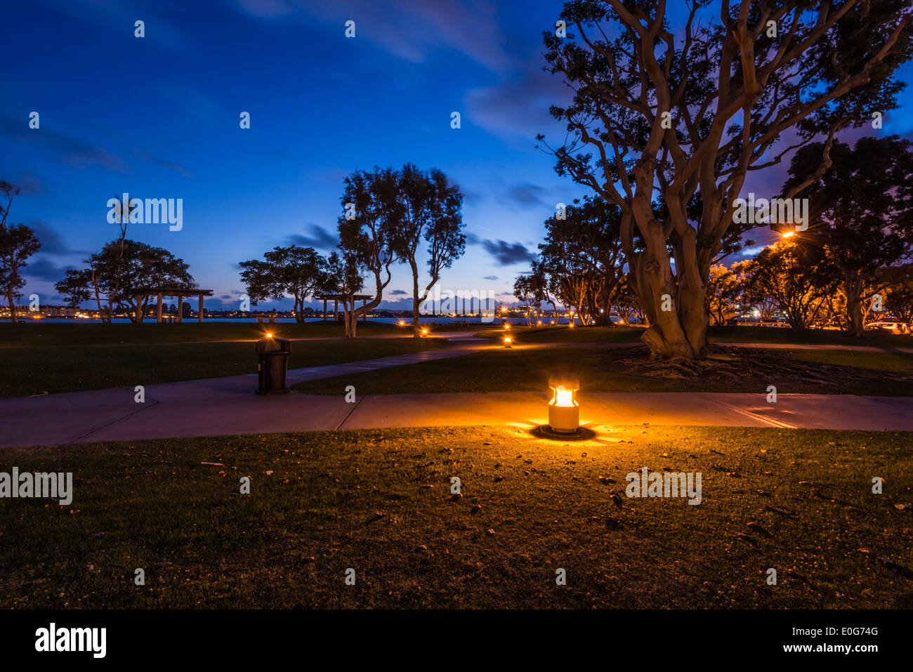 Embarcadero Marina Park in der Nacht.  San Diego, California, Vereinigte Staaten von Amerika. Stockfoto