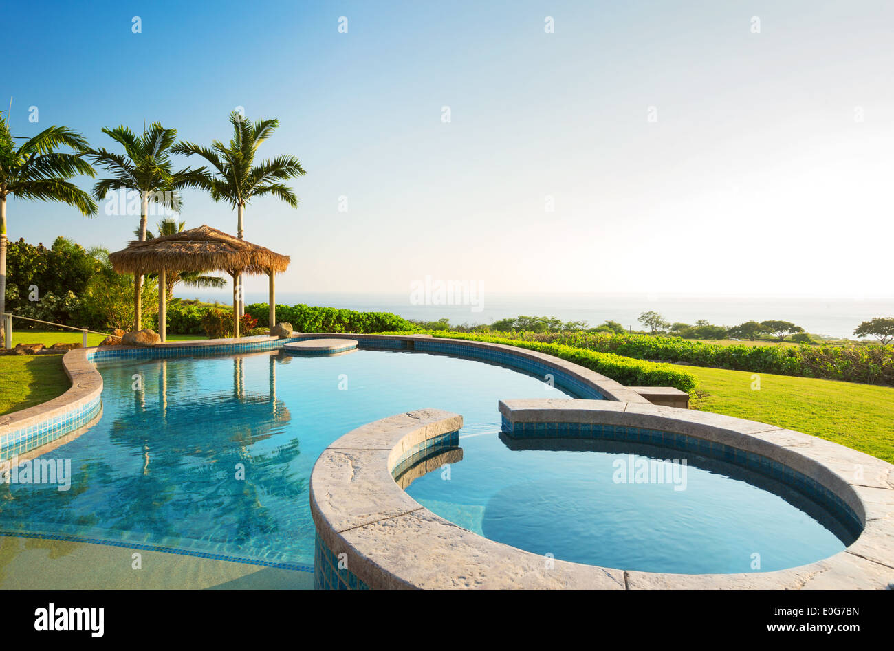 Luxus-Haus mit Schwimmbad Stockfoto