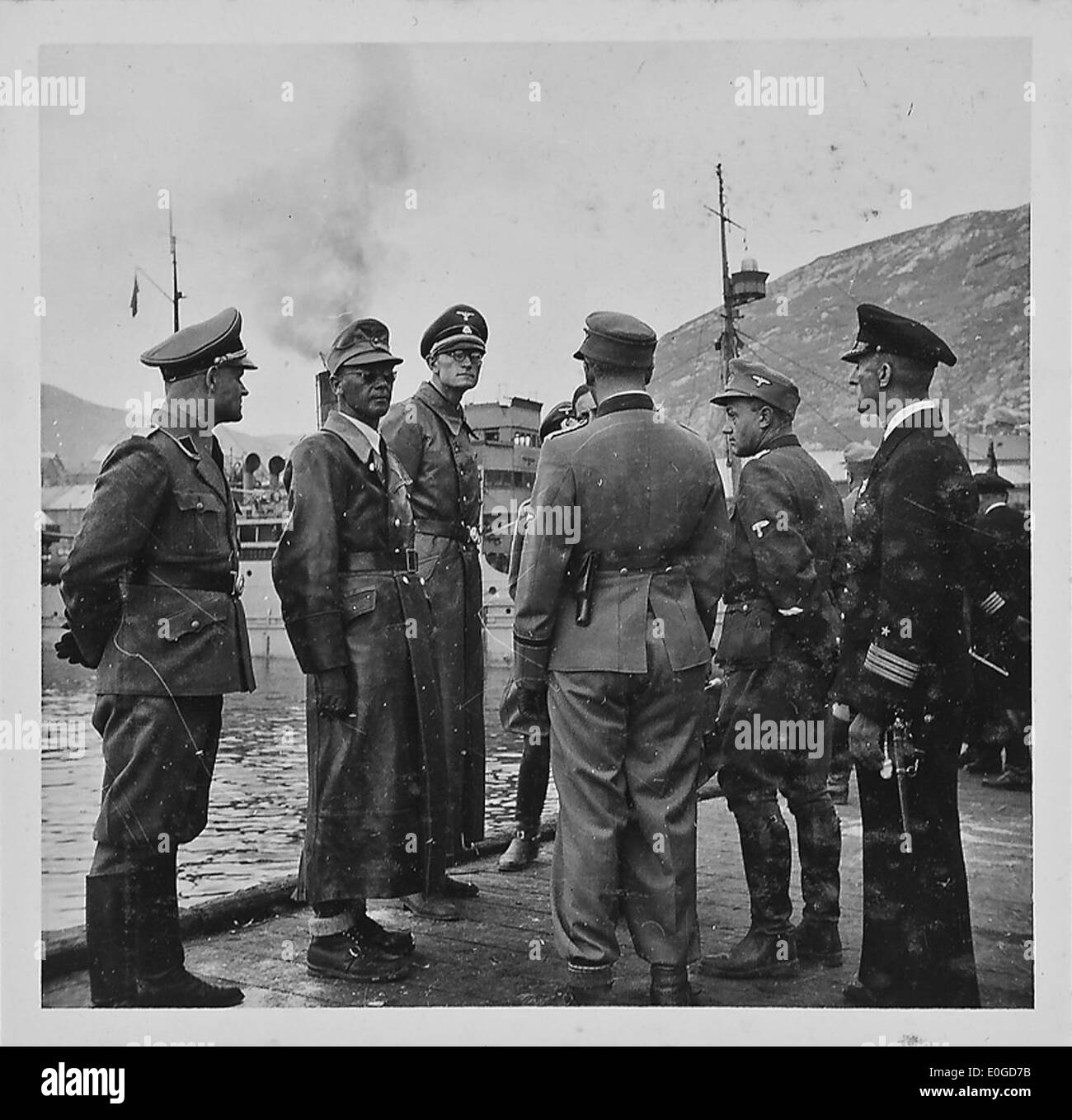 Dieses Foto zeigt den Hafen Hammerfest in Norwegen während des Zweiten Weltkriegs und zeigt die Rolle des Hafens während des Krieges und die Umgebung während des Krieges. Stockfoto