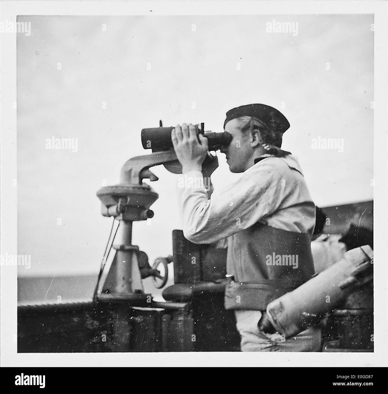 Dieses Foto zeigt Szenen aus dem Zweiten Weltkrieg, insbesondere aus der Besetzung Norwegens. Verschiedene Militärführer und Persönlichkeiten aus dieser Zeit sind beteiligt, vor dem Hintergrund natürlicher Elemente. Stockfoto