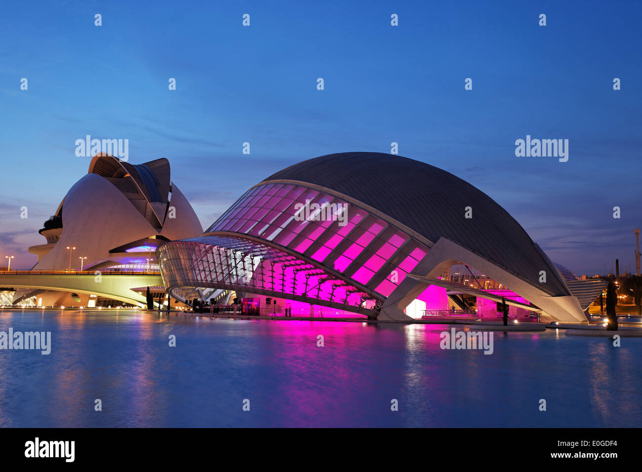 Hemisferic und Palau de Les Arts Reina Sofia Oper, Stadt der Künste und Wissenschaften, Provinz Valencia, Valencia, Spanien Stockfoto