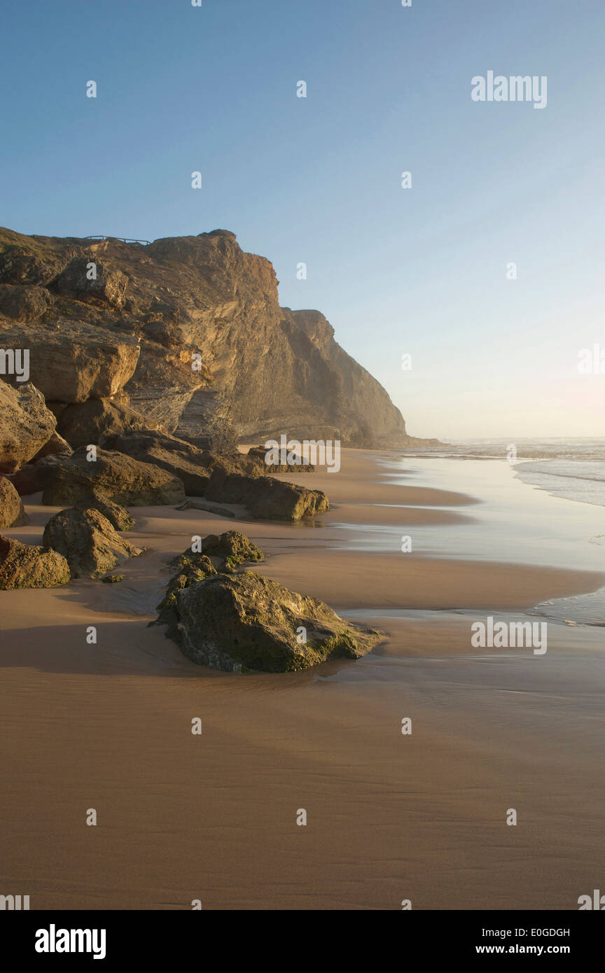 Klippen am Strand weichen Abendlicht, Monte Clerigo, Westküste der Algarve, Costa Vicentina, Algarve, Portugal, Europa Stockfoto
