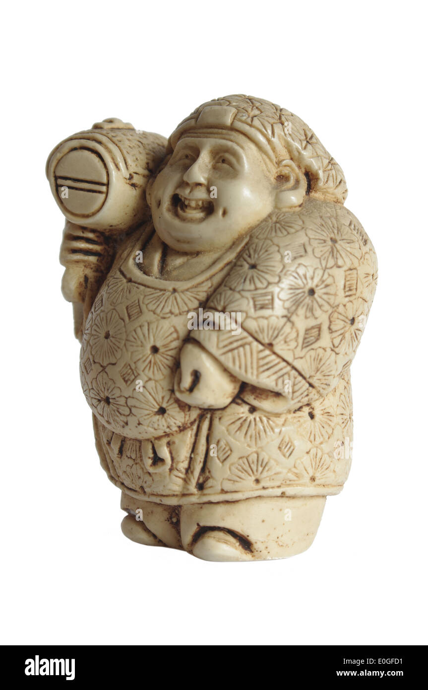 Statuette mit Elfenbein auf weißem Hintergrund Stockfoto