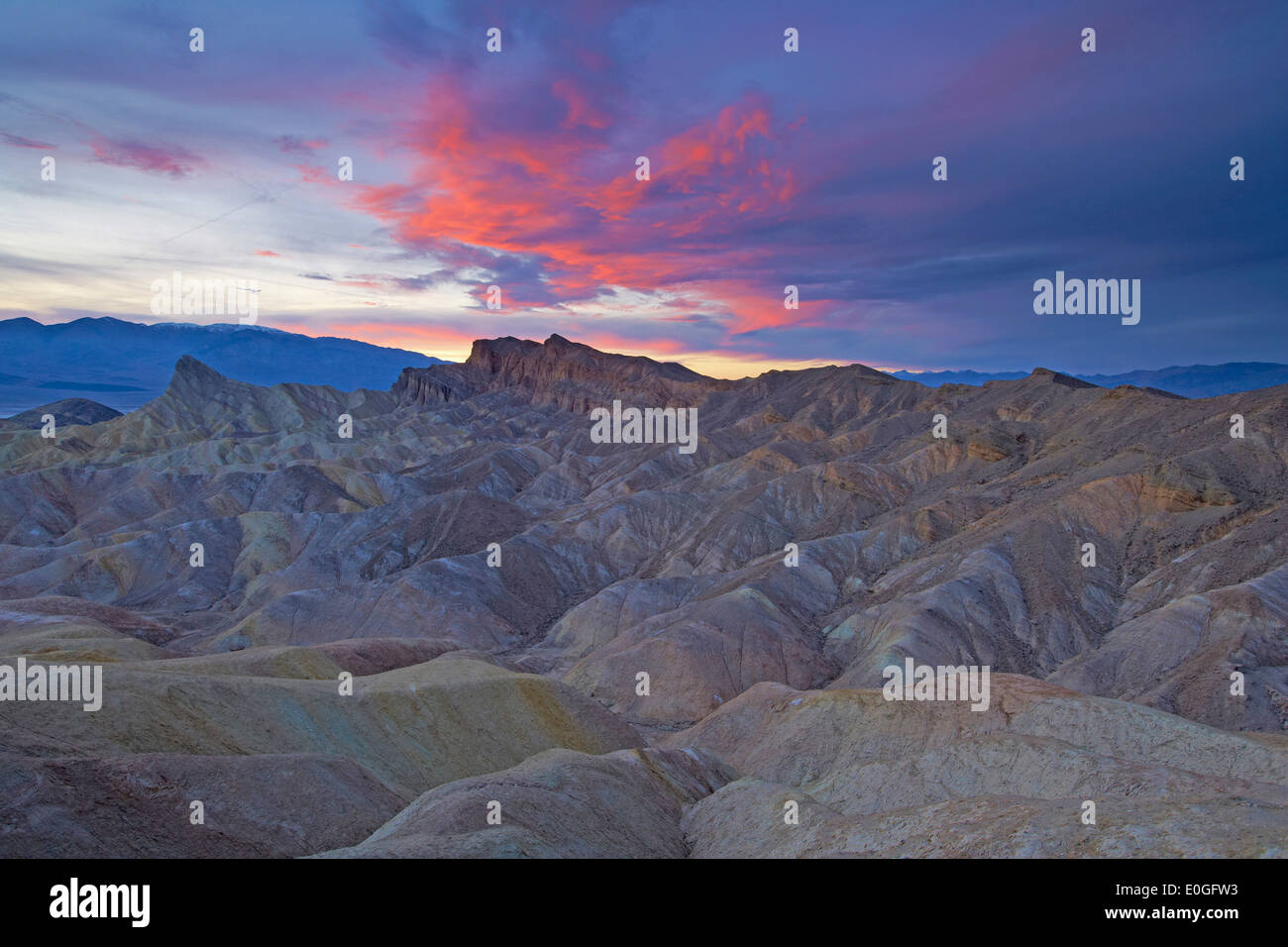 Zabriskie Point im Death Valley in den Abend, Panamint Berge, Death Valley Nationalpark, Kalifornien, USA, Amerika Stockfoto