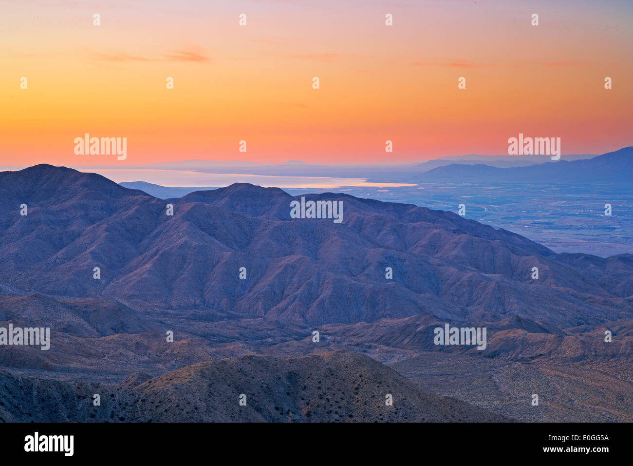 Blick vom Keys View am Coachella Valley mit kleinen San Bernardino MTS bei Sonnenaufgang, Salton Sea, Indio, Santa Rosa MTS, Joshua T. Stockfoto