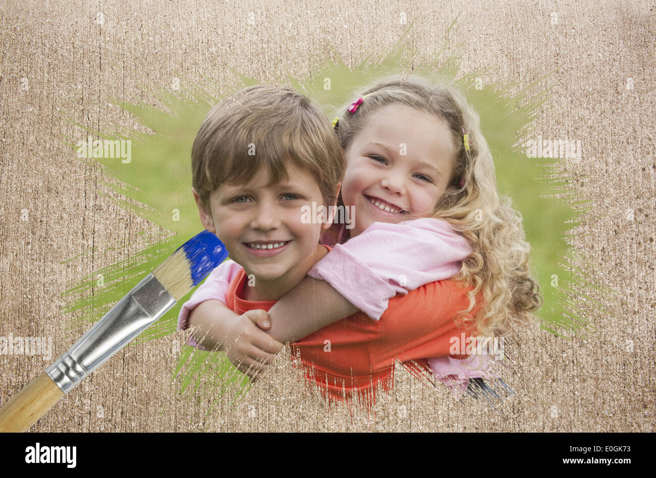 Zusammengesetztes Bild der Geschwister lächelnd in den park Stockfoto
