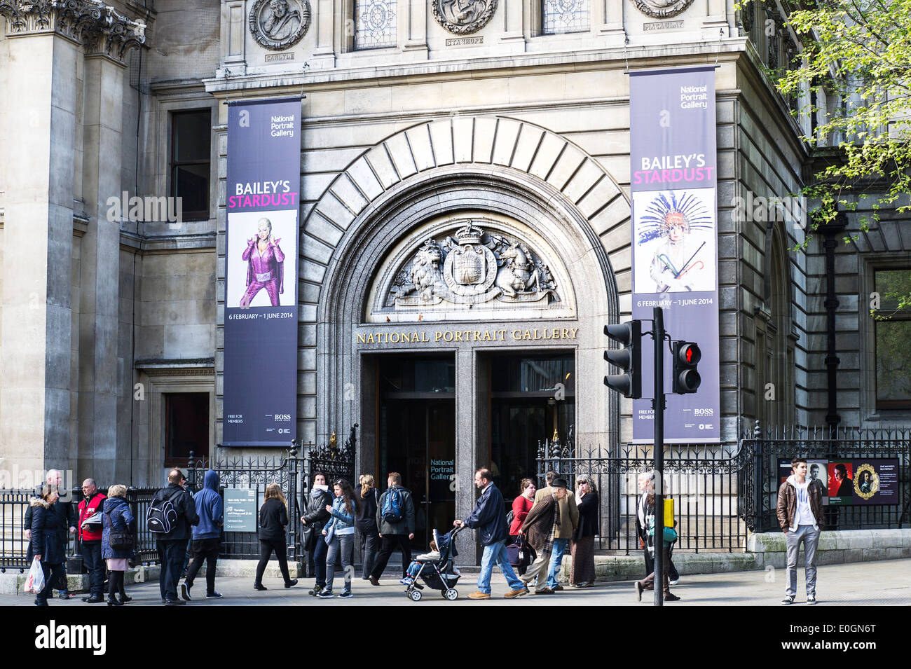 Der Eingang zur National Portrait Gallery in London Stockfoto