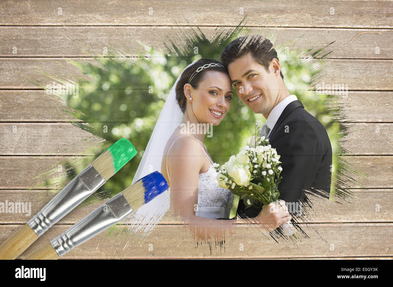 Zusammengesetztes Bild des Brautpaares lächelnd in die Kamera Stockfoto