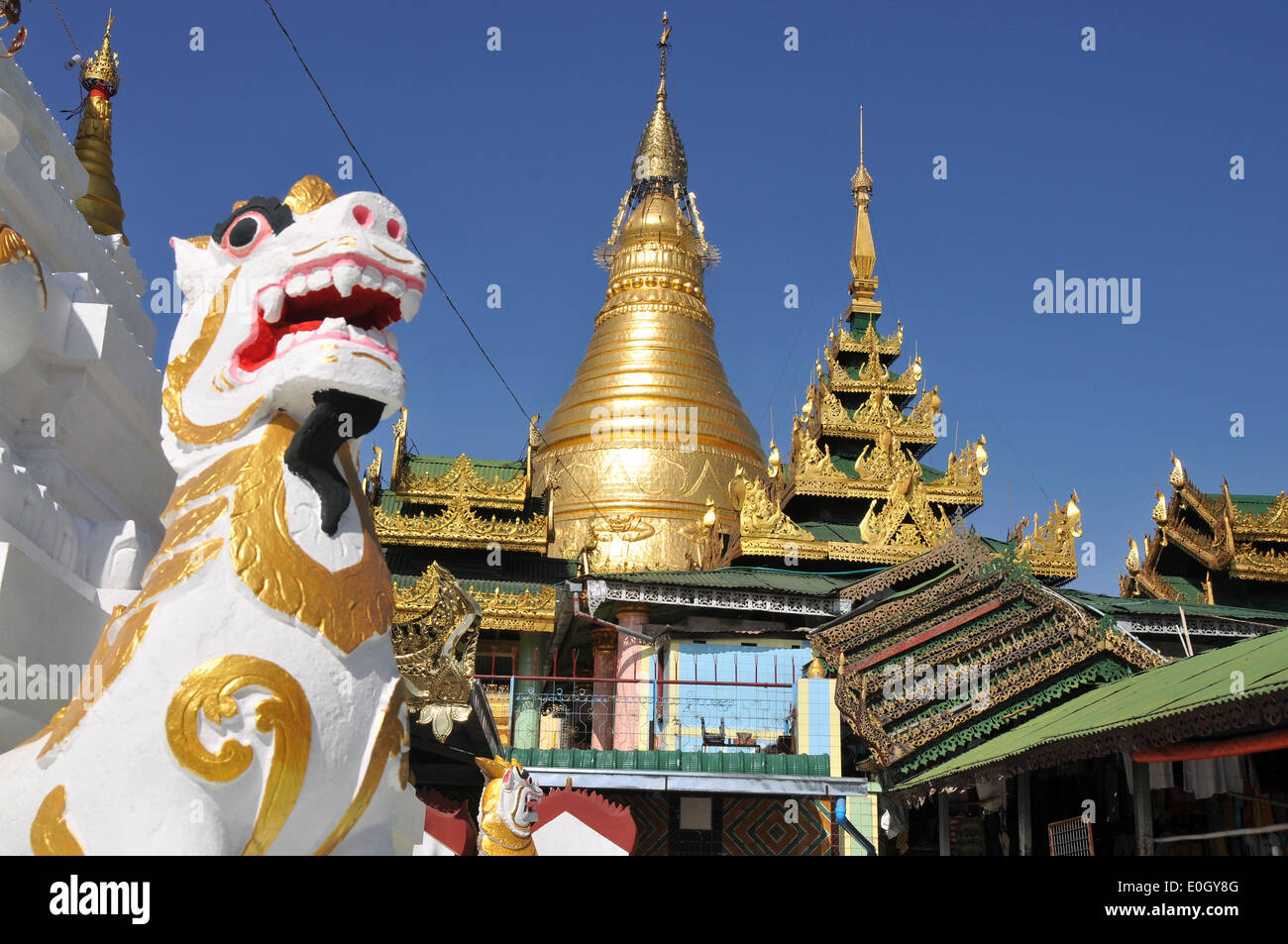 Statue des Löwen in einem Tempel in Sagaing in der Nähe von Mandalay, Myanmar, Myanmar, Asien Stockfoto