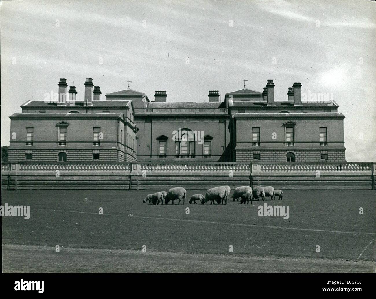 8. August 1910 - Holkham Hall Norfolk. Das große Haus des Earl of Leicester, inmitten eines Parks. die Gräfin und ihre Töchter, Lady Carey Coke, ausführen eine Töpferei in der ehemaligen Wäscherei, die viel Publicity in der ganzen Welt angezogen hat. Stockfoto