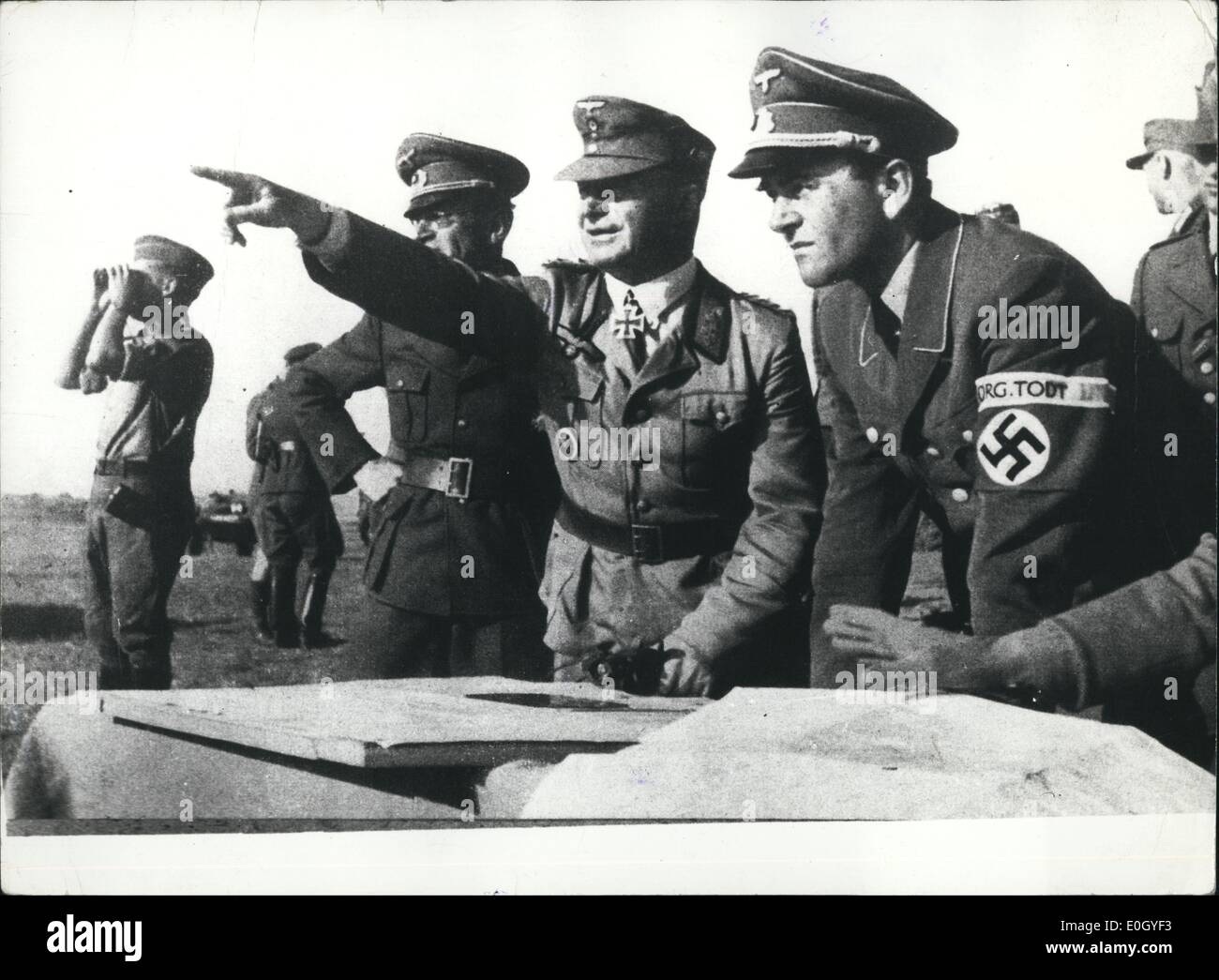 1. Januar 1940 - Reichsminister Speer, NS-Minister von Munition und Befestigungsanlagen, während seines Besuchs an der Ostfront. (genaues Datum unbekannt) Stockfoto