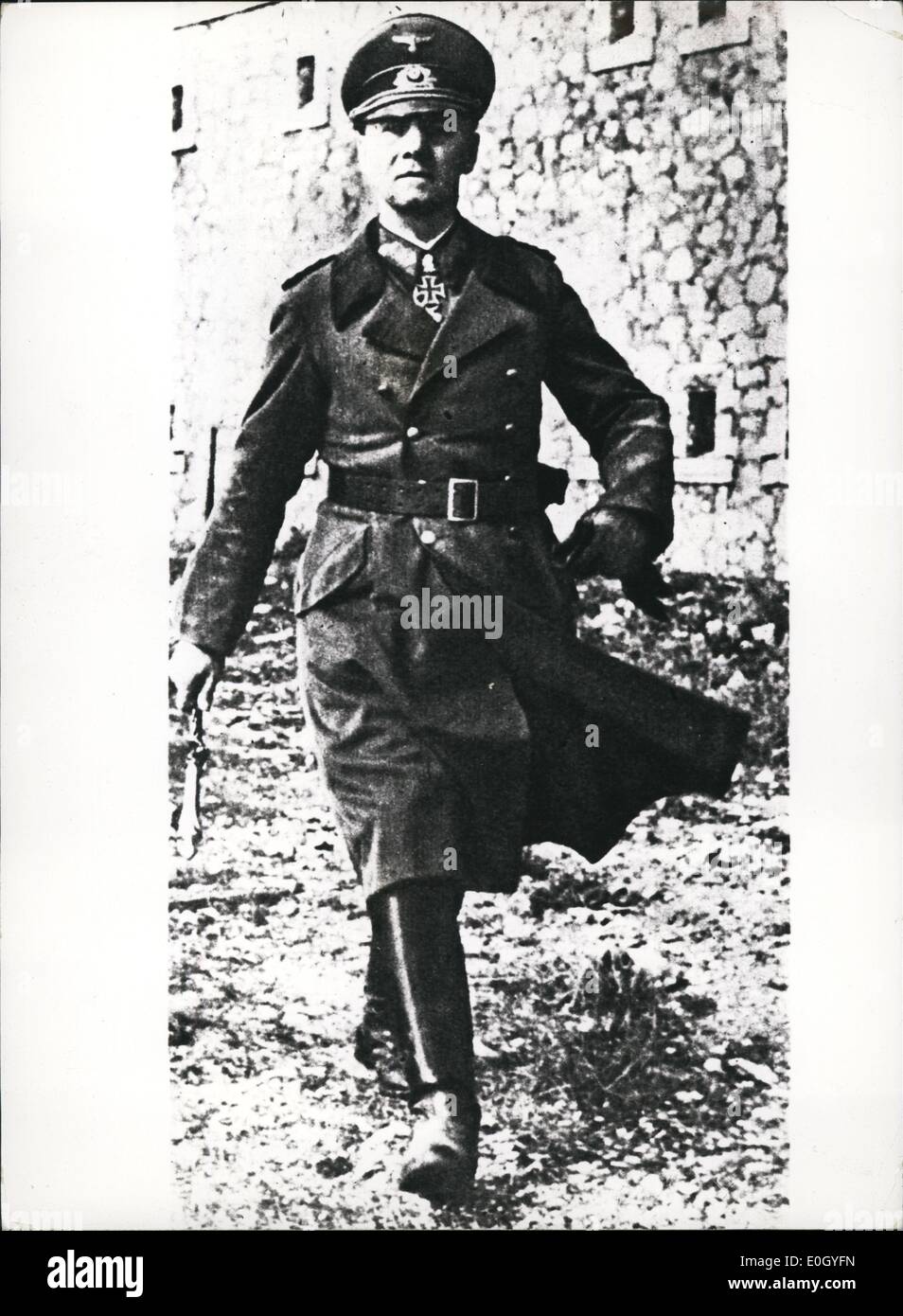 1. Januar 1940: Feldmarschall Erwin Rommel inspiziert europäische Verteidigungsanlagen: Rommel beendete seine Tour durch die deutschen Verteidigungszonen in Dänemark und inspiziert nun die Küstenverteidigungen in Holland, Belgien und Frankreich, Feldmarschall Eric Rommel wurde nach der Entlassung von Feldmarschall Rundstedt zum C-Inc im Westen ernannt. Das Foto zeigt Romell bei der Inspektion einer Verteidigungsabteilung auf dem Erdteil Frankreichs. (Exaktes Datum unbekannt) Stockfoto