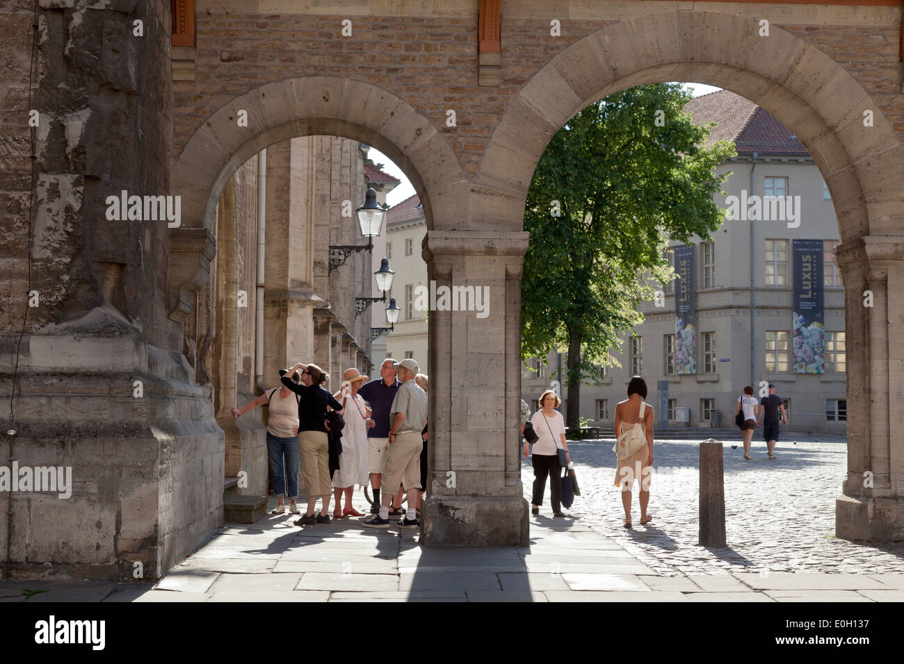 Mittelalterlichen Braunschweig, Torbogen, der alten Stadt Sqaure, Burgplatz und Kathedrale, Brunswick, Niedersachsen, Deutschland Stockfoto