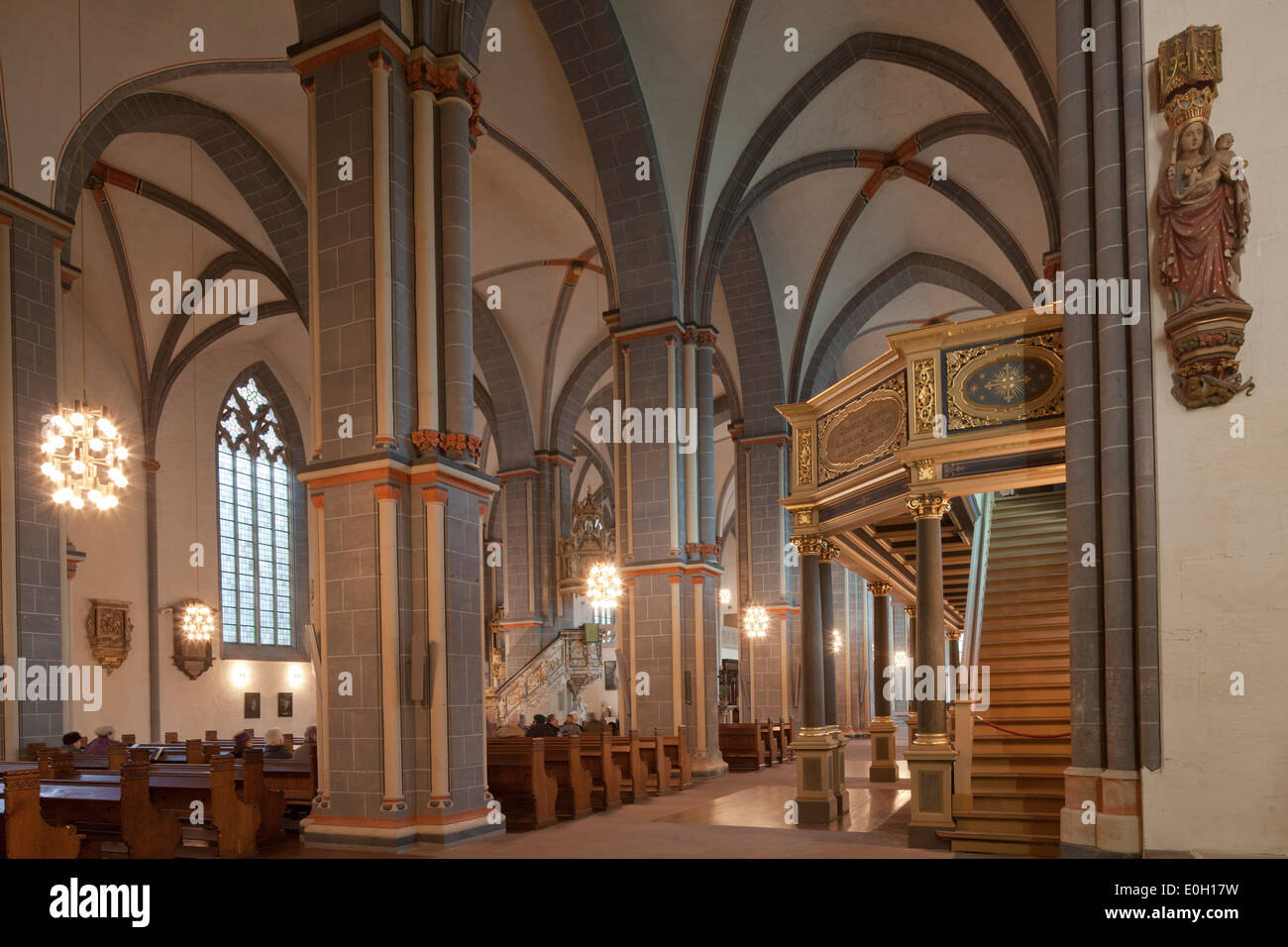 Seitenschiff und Hauptschiff der Kirche St. Martini, mittelalterliche Kirche, Braunschweig, Niedersachsen, Deutschland Stockfoto