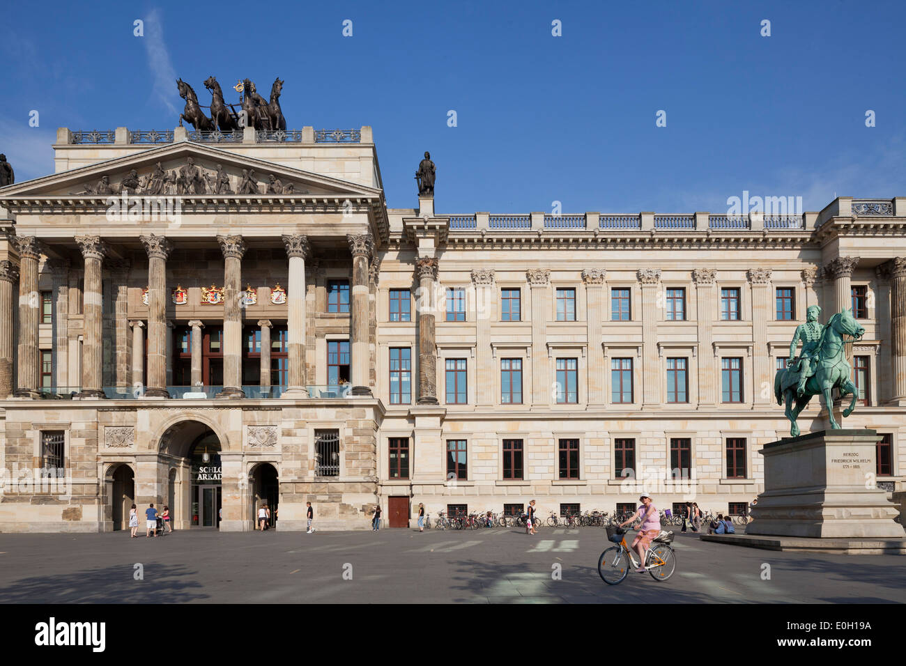 Braunschweig-Palast mit Quadriga, Braunschweig Palast wurde zerstört im Krieg und Wiederaufbau, ein Einkaufszentrum in versteckt hinter der Hallo Stockfoto