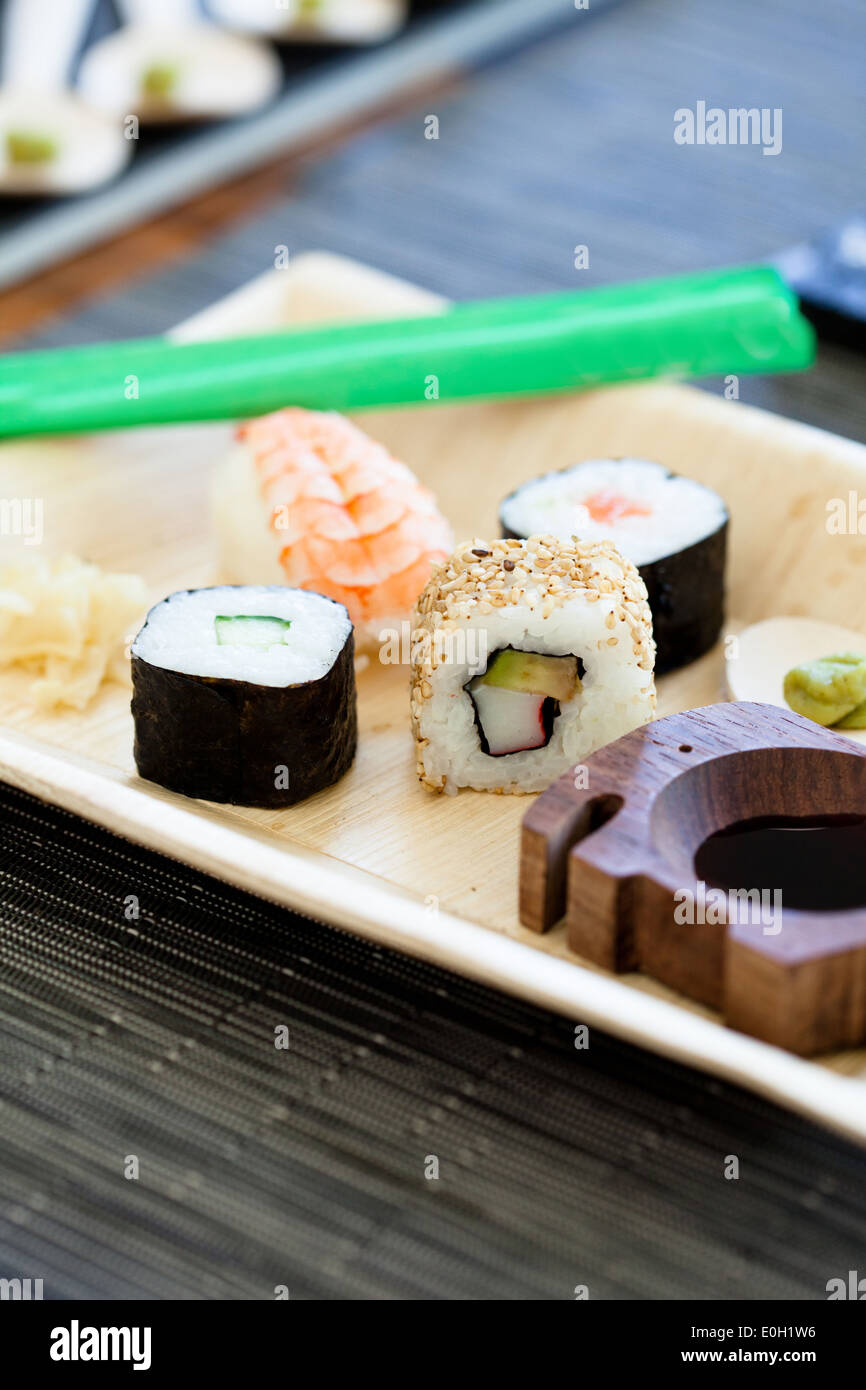 Nahaufnahme der gesunde frisch zubereitete Sushi-Platte Stockfoto