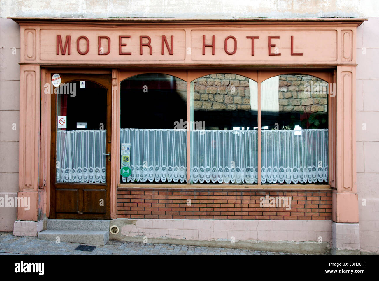 Hotel, das in Frankreich, Europa geschlossen hat Stockfoto
