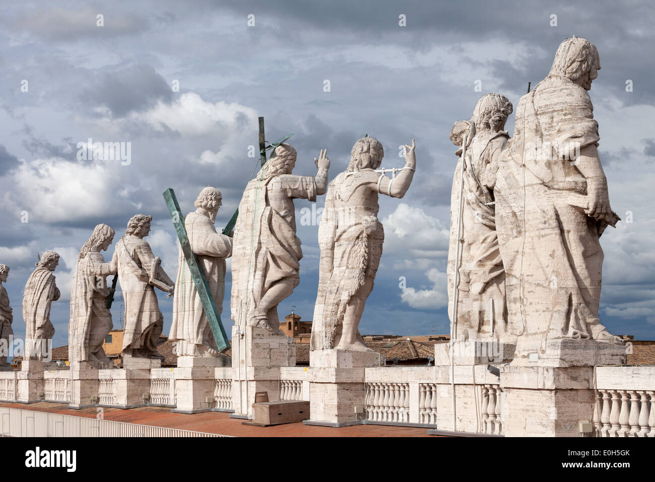 Statuen auf dem Dach des St.-Peters-Basilika, Vatikanstadt, Rom Italien Europa Stockfoto