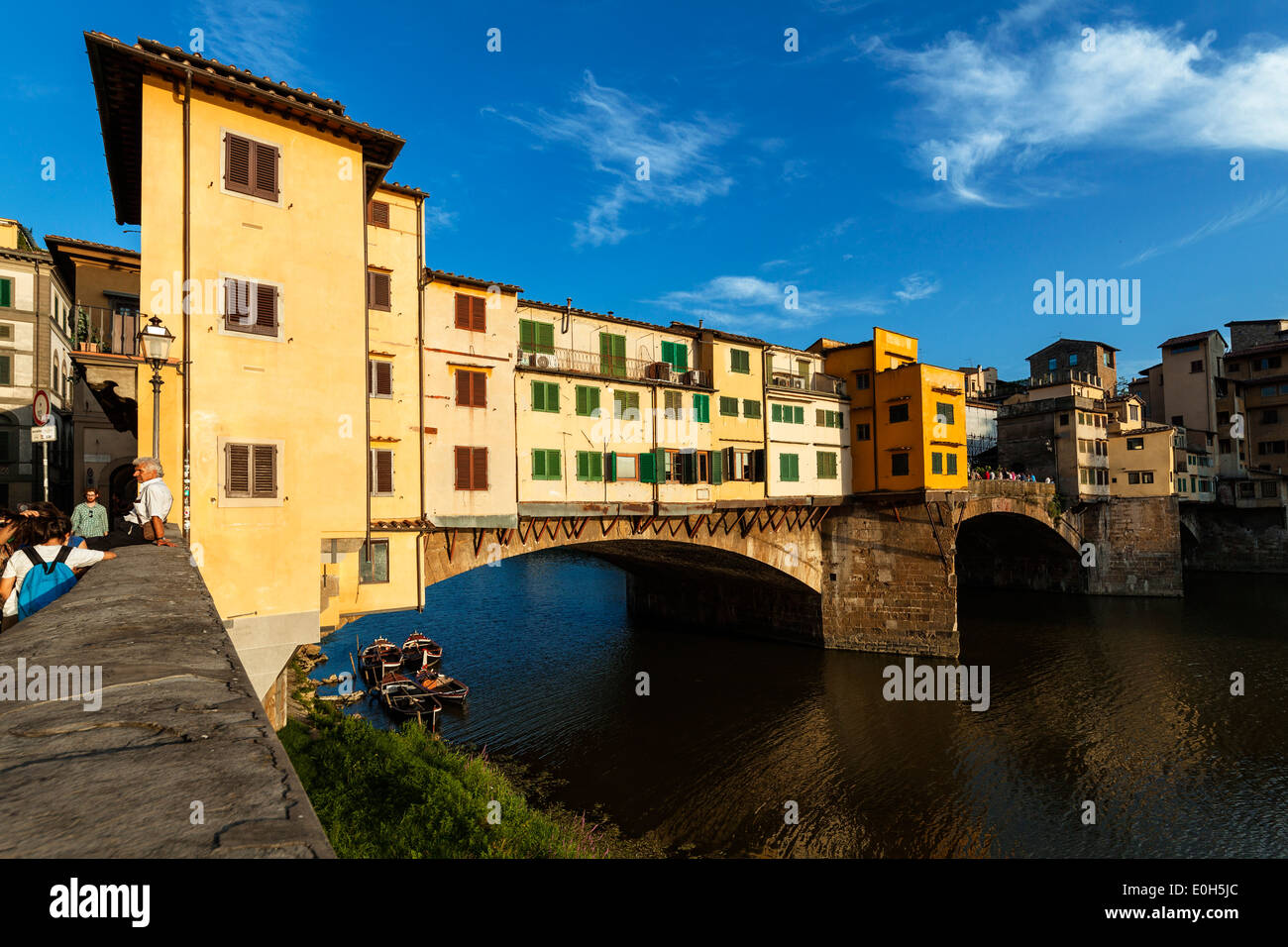 Ponte Vecchio Brücke über den Arno Fluss, Florenz, Toskana, Italien, Europa Stockfoto