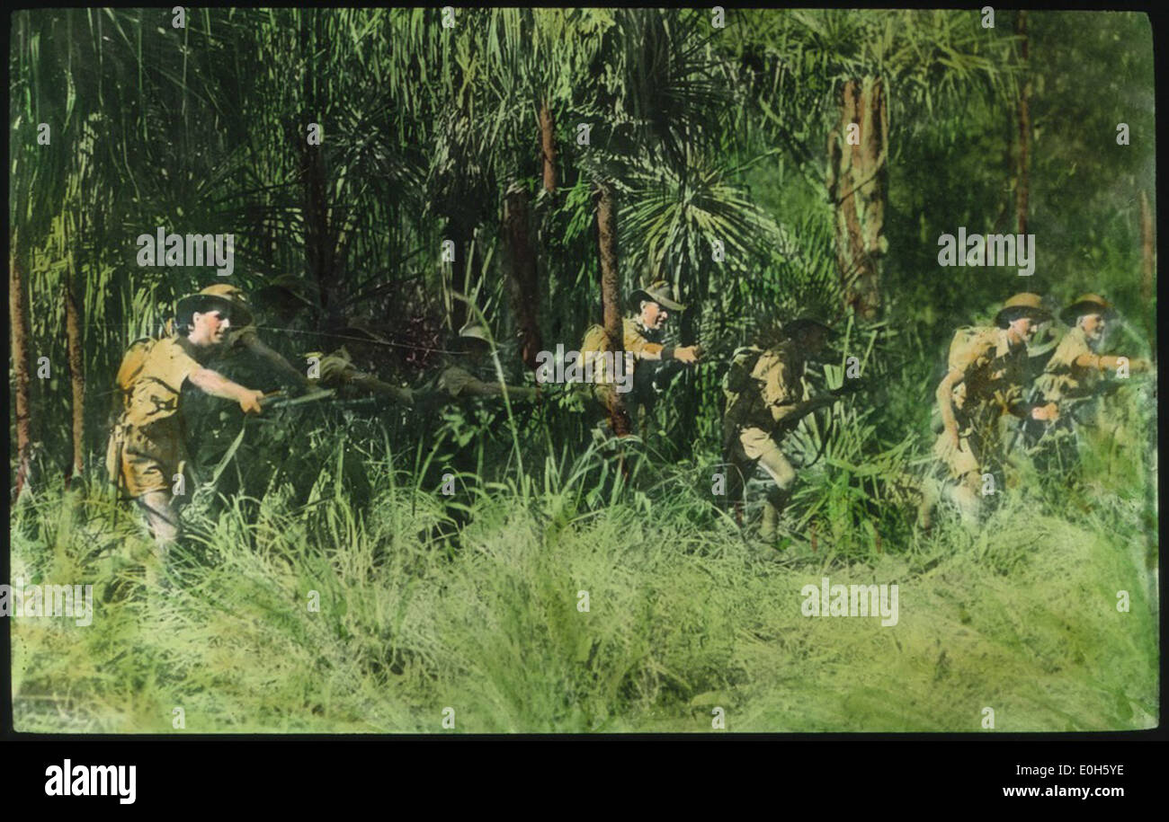 Nicht identifizierte australische Armee Soldaten im Dschungel: Szenen aus dem Leben der Armee in Australien während des zweiten Weltkriegs / Stockfoto
