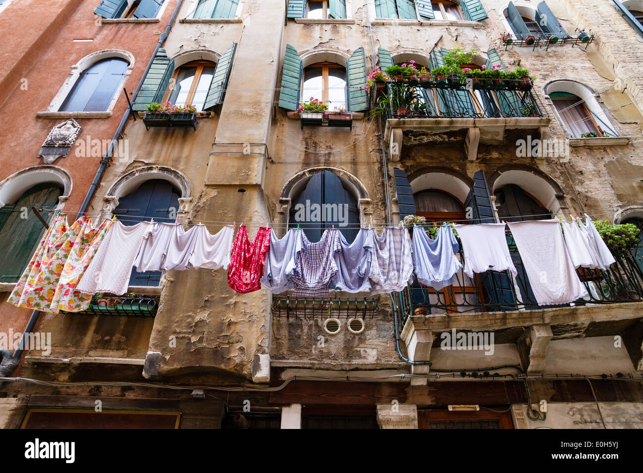 Fassade des Hauses mit Wäsche, Venedig, Venetien, Italien, Europa Stockfoto