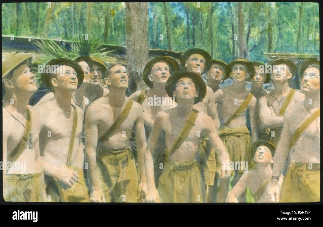 Nicht identifizierte australische Armee Soldaten spielen zwei: Szenen aus dem Leben der Armee in Australien während des zweiten Weltkriegs / Stockfoto