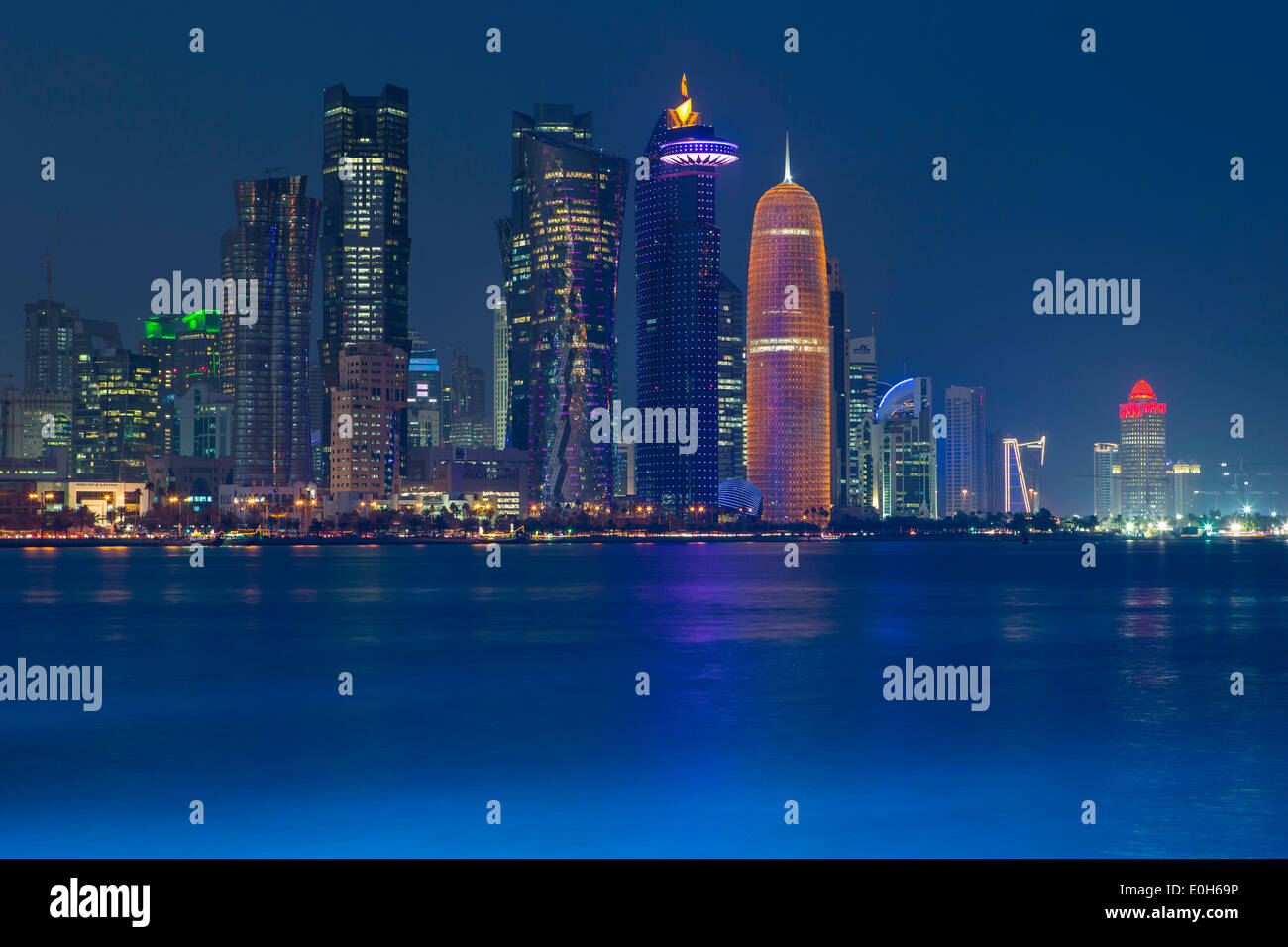 Doha, Katar, Naher Osten, neue Skyline von West Bay zentralen Bankenviertel Stockfoto