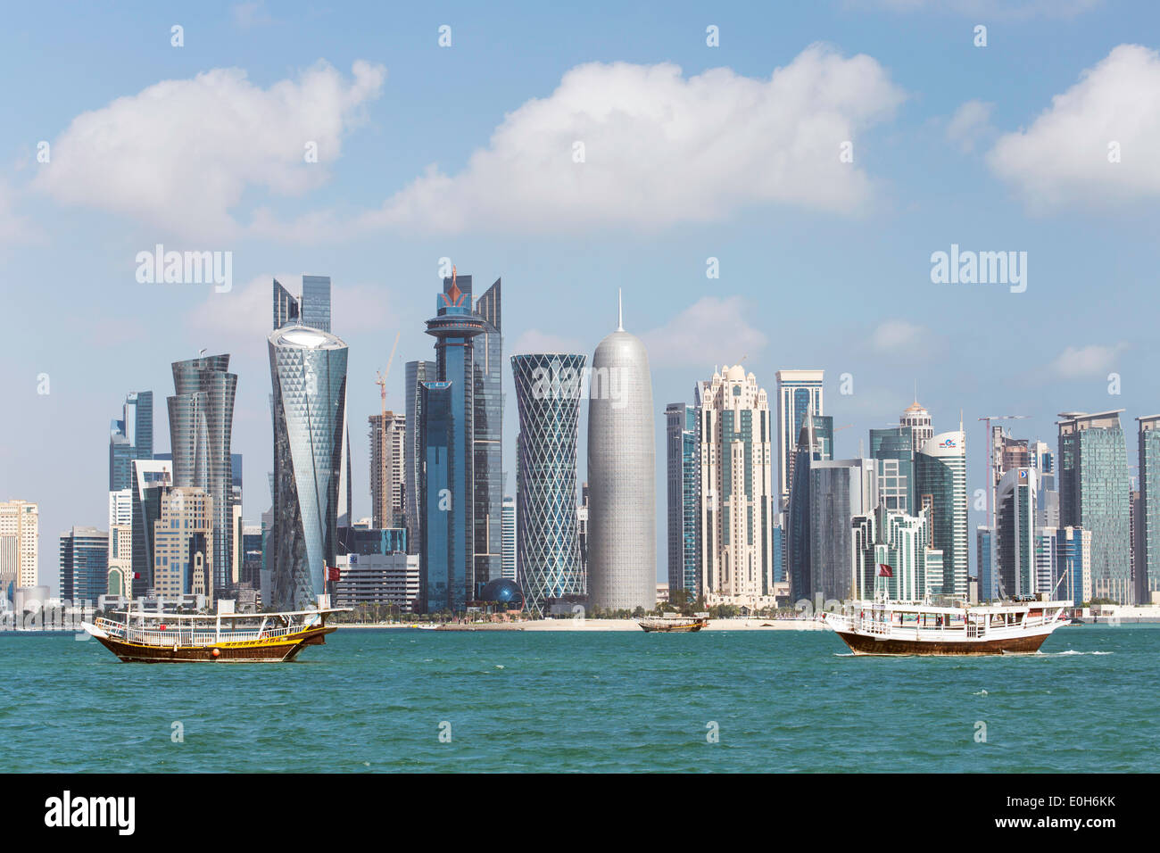 Doha, Katar, Naher Osten, neue Skyline von West Bay zentralen Bankenviertel Stockfoto