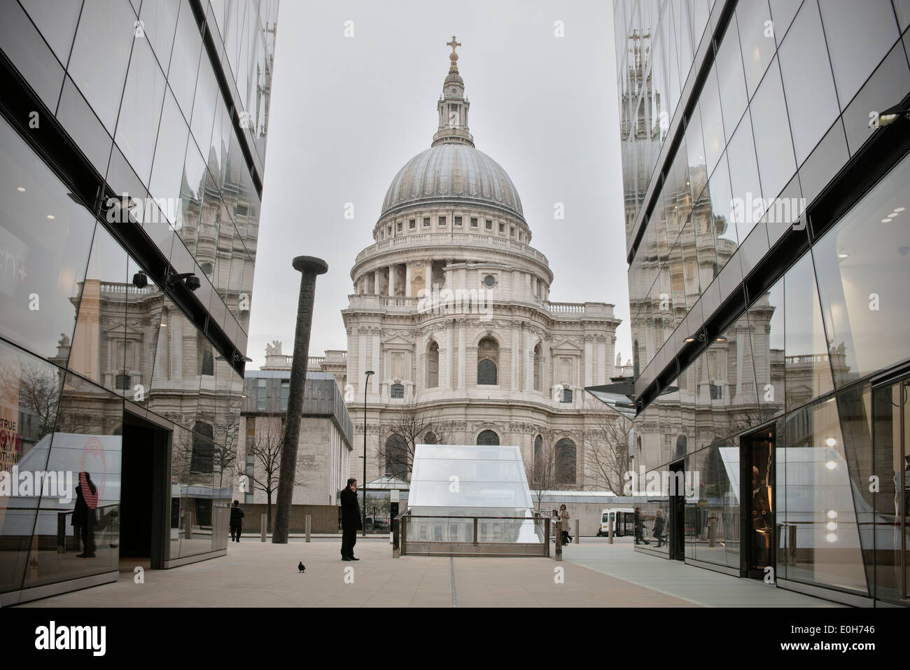 St. Pauls Cathedral mit Spiegelung im Glas Fassaden, City of London, England, Vereinigtes Königreich, Europa Stockfoto